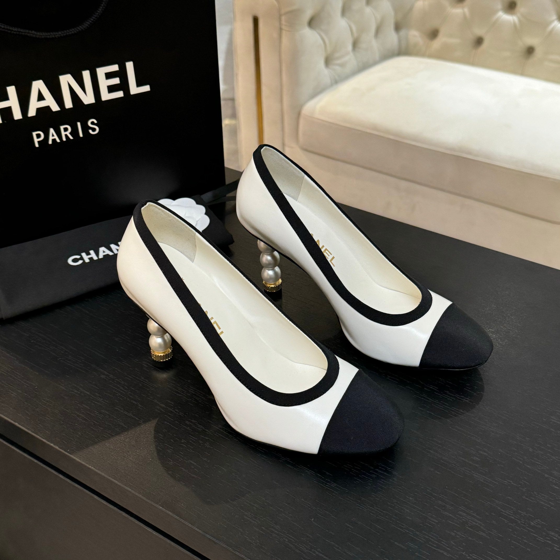 zCHANE.L Cc 25S Pump 85Mm White Calfskin Black Grosgrain