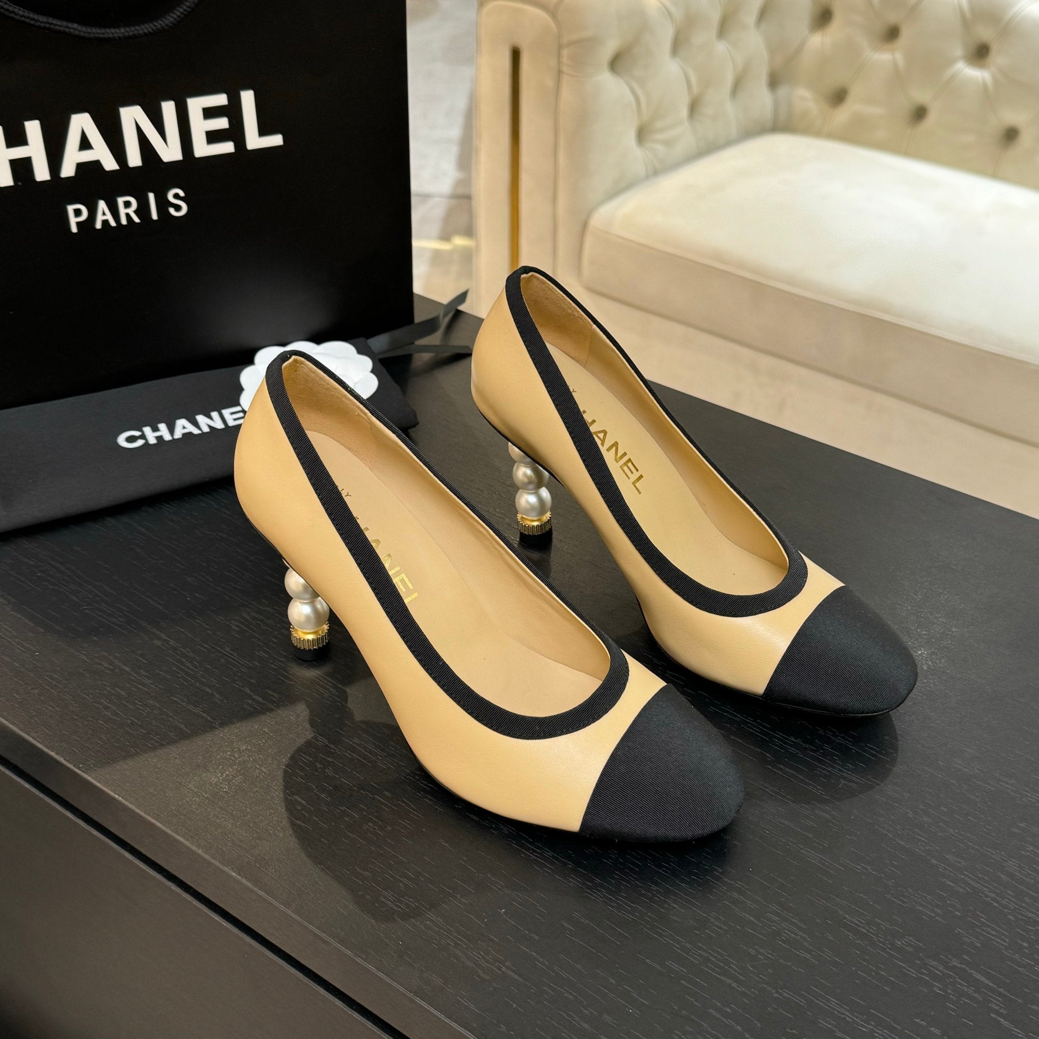 zCHANE.L Cc 25S Pump 85Mm Beige Calfskin Black Grosgrain