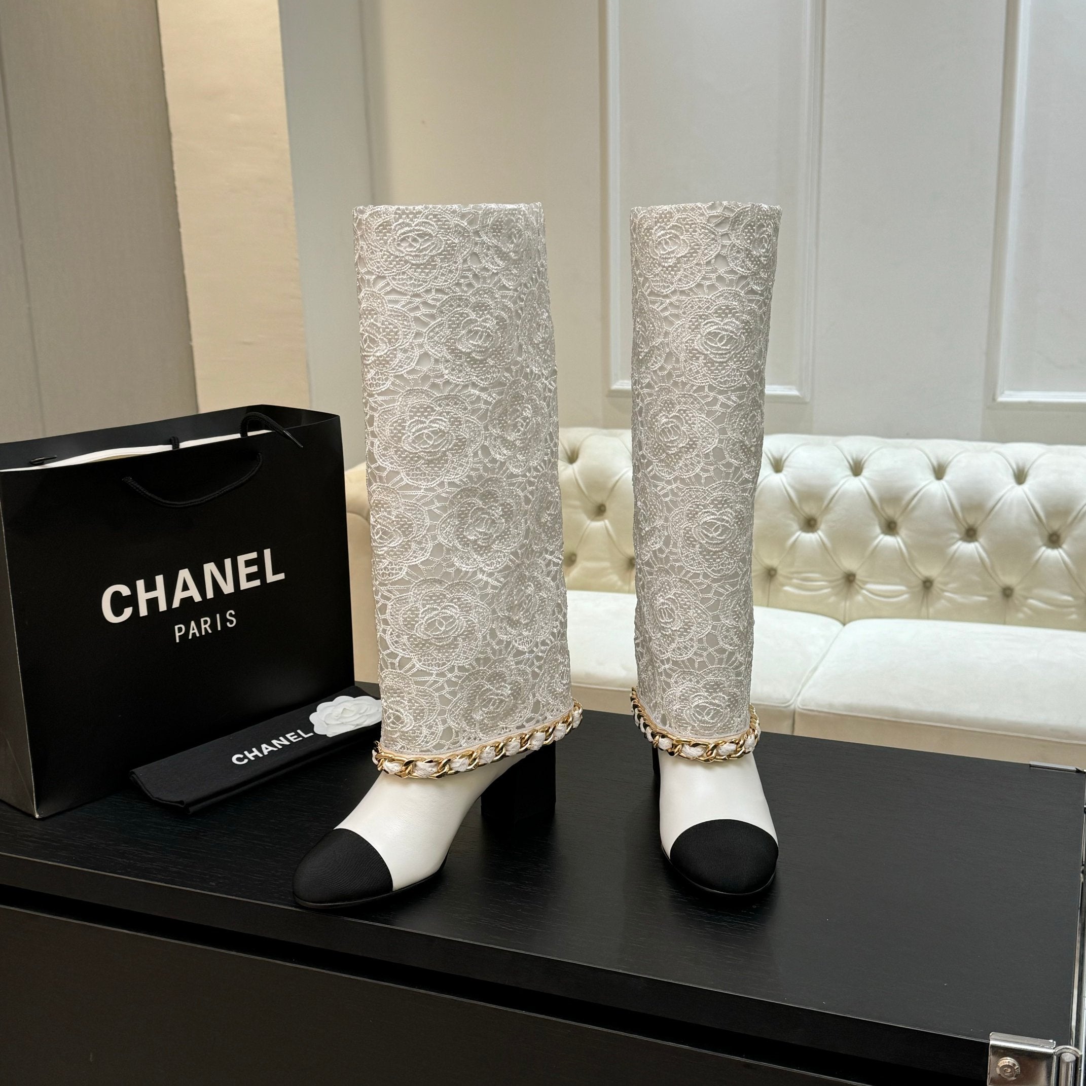 zCHANE.L Cc 25B High Boots White Lace With Chain Black Grosgrain 373805
