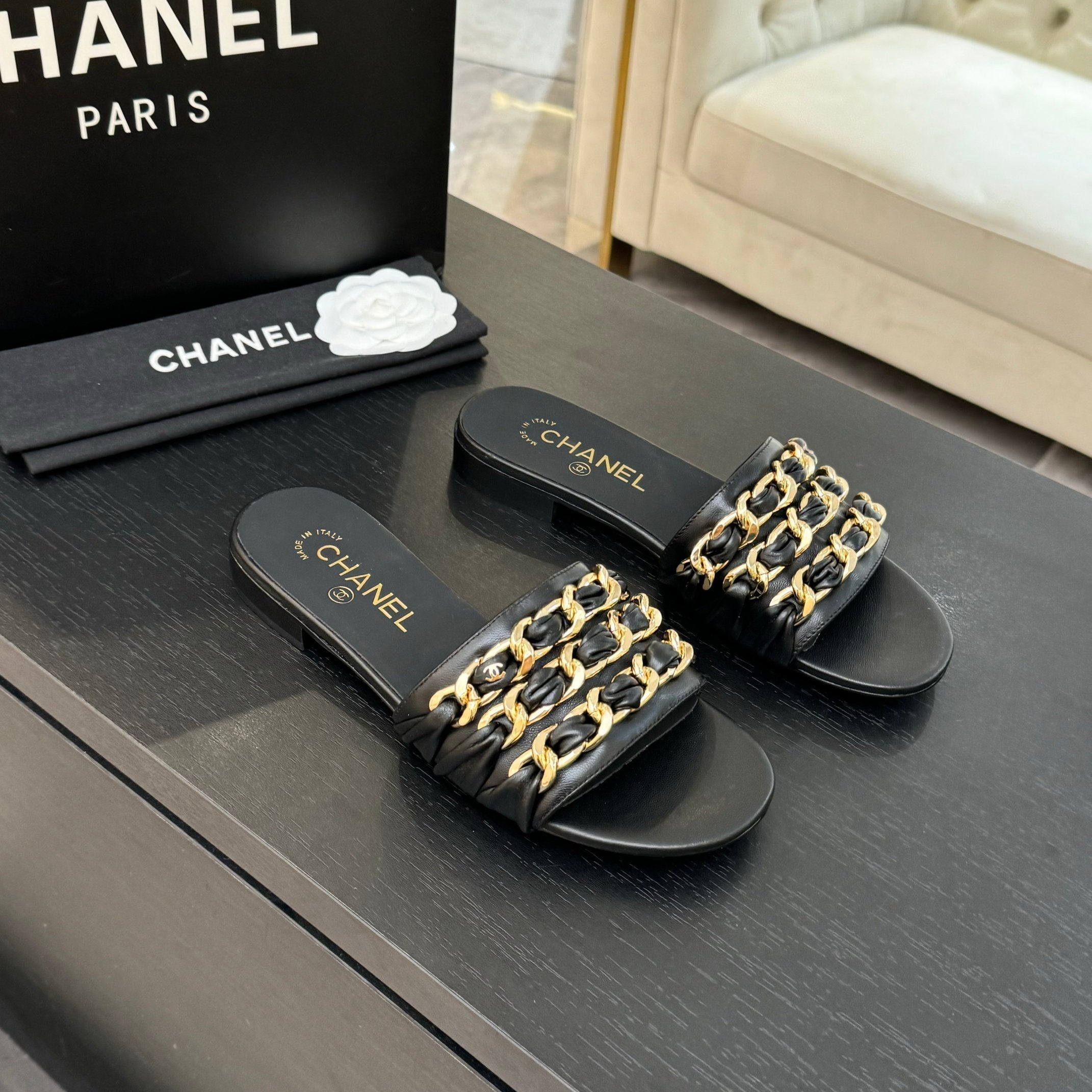 zCHANE.L 25B Flat Mule Sandals Black Sheepskin With Chain 373814