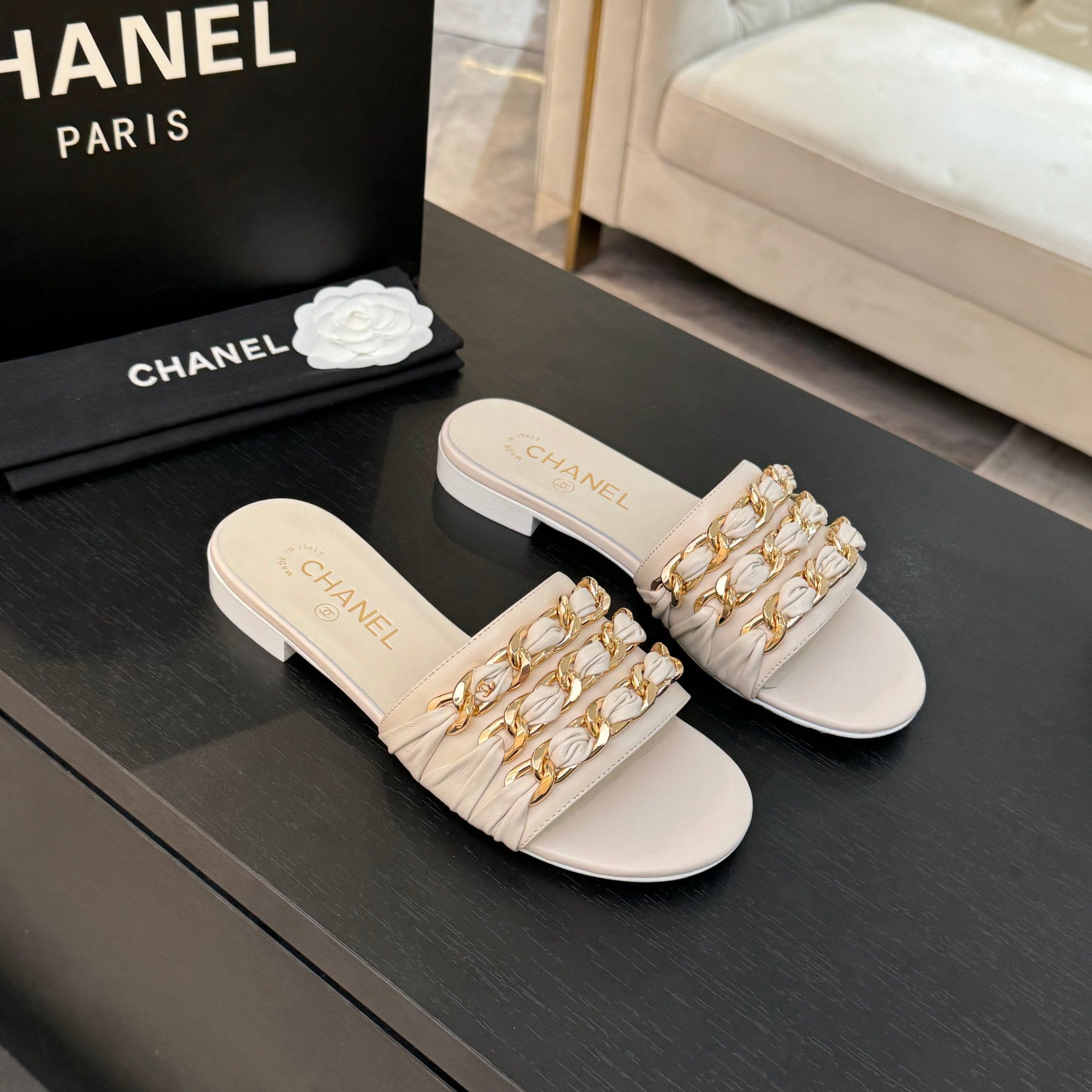zCHANE.L 25B Flat Mule Sandals Ivory Sheepskin With Chain 373815