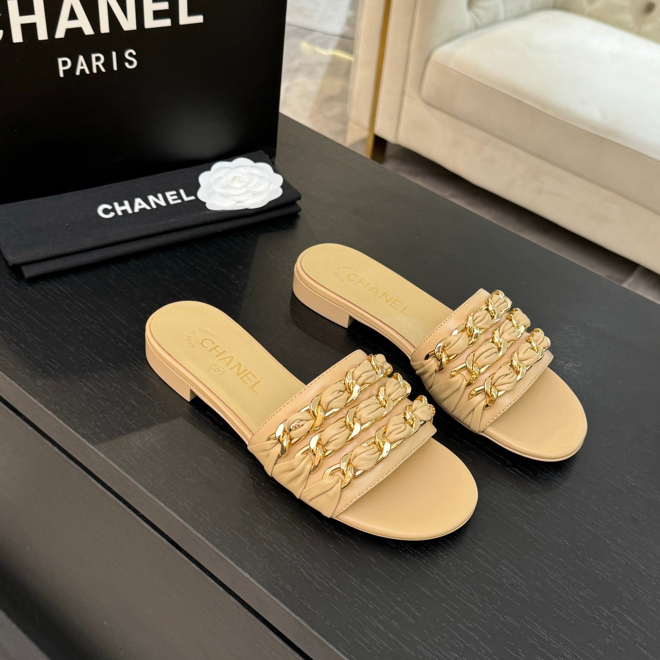 zCHANE.L 25B Flat Mule Sandals Beige Sheepskin With Chain 373816
