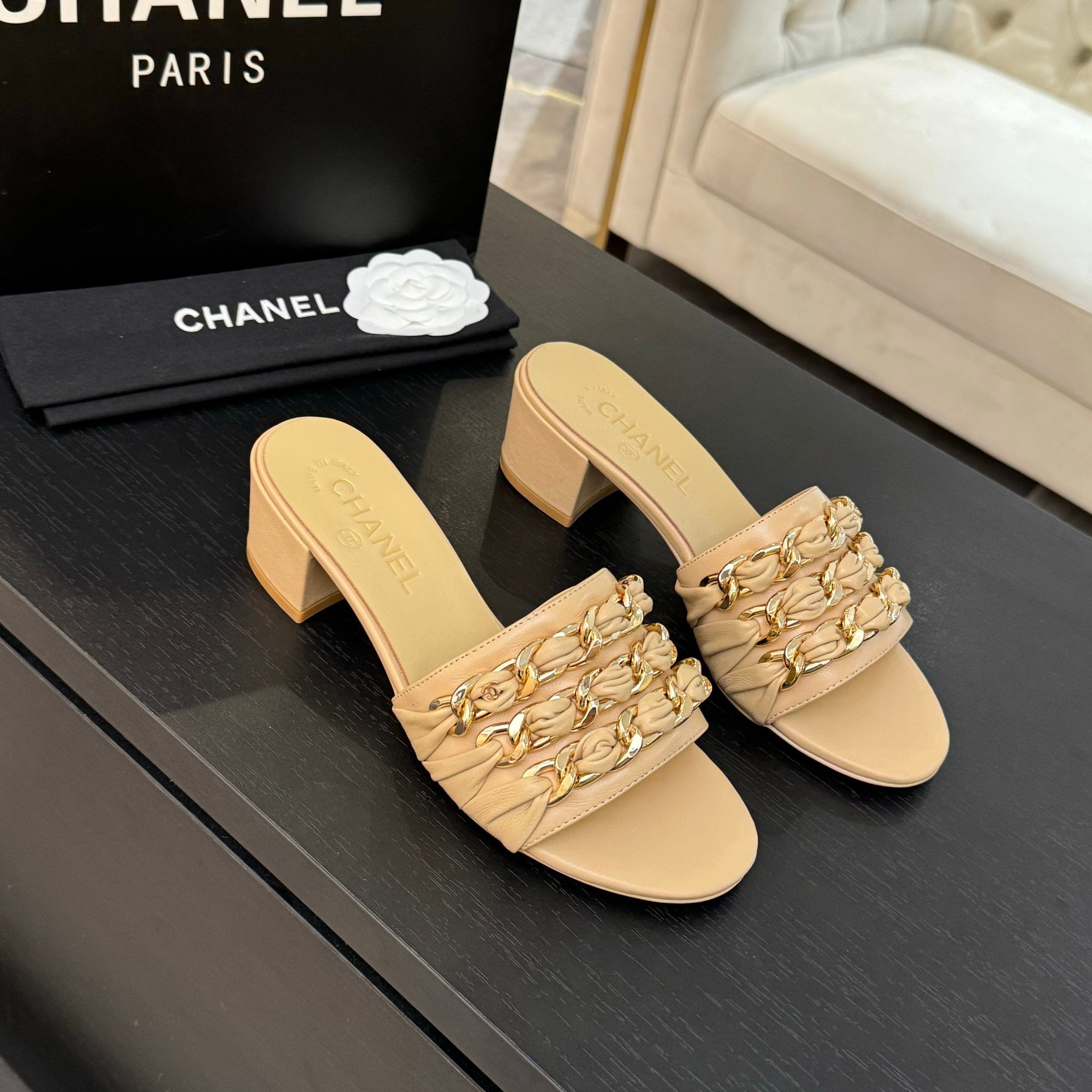zCHANE.L 25B Heel Mule Sandals 50mm Beige Sheepskin With Chain 373818