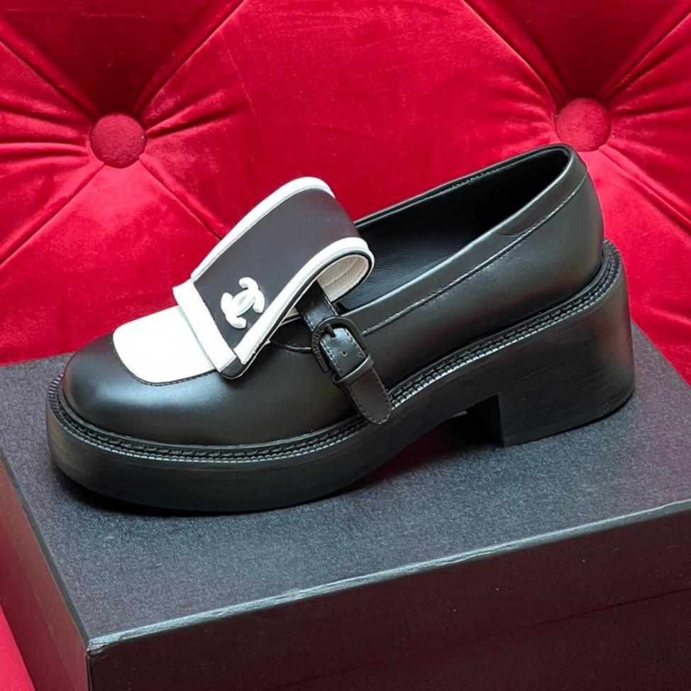 zCHANE.L Moccasin Loafer In Black Mix White Lambskin