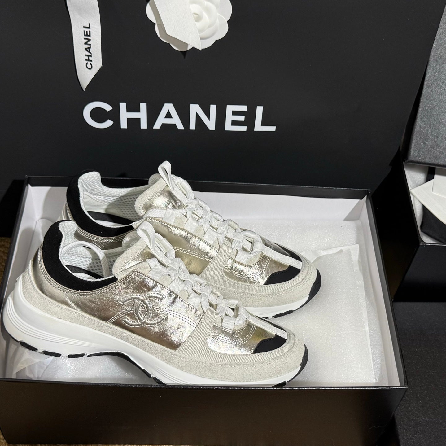 zCHANE.L Cc 25A Trainers Light Gold Black Cream Laminated Calfskin And Suede Calfskin 352120