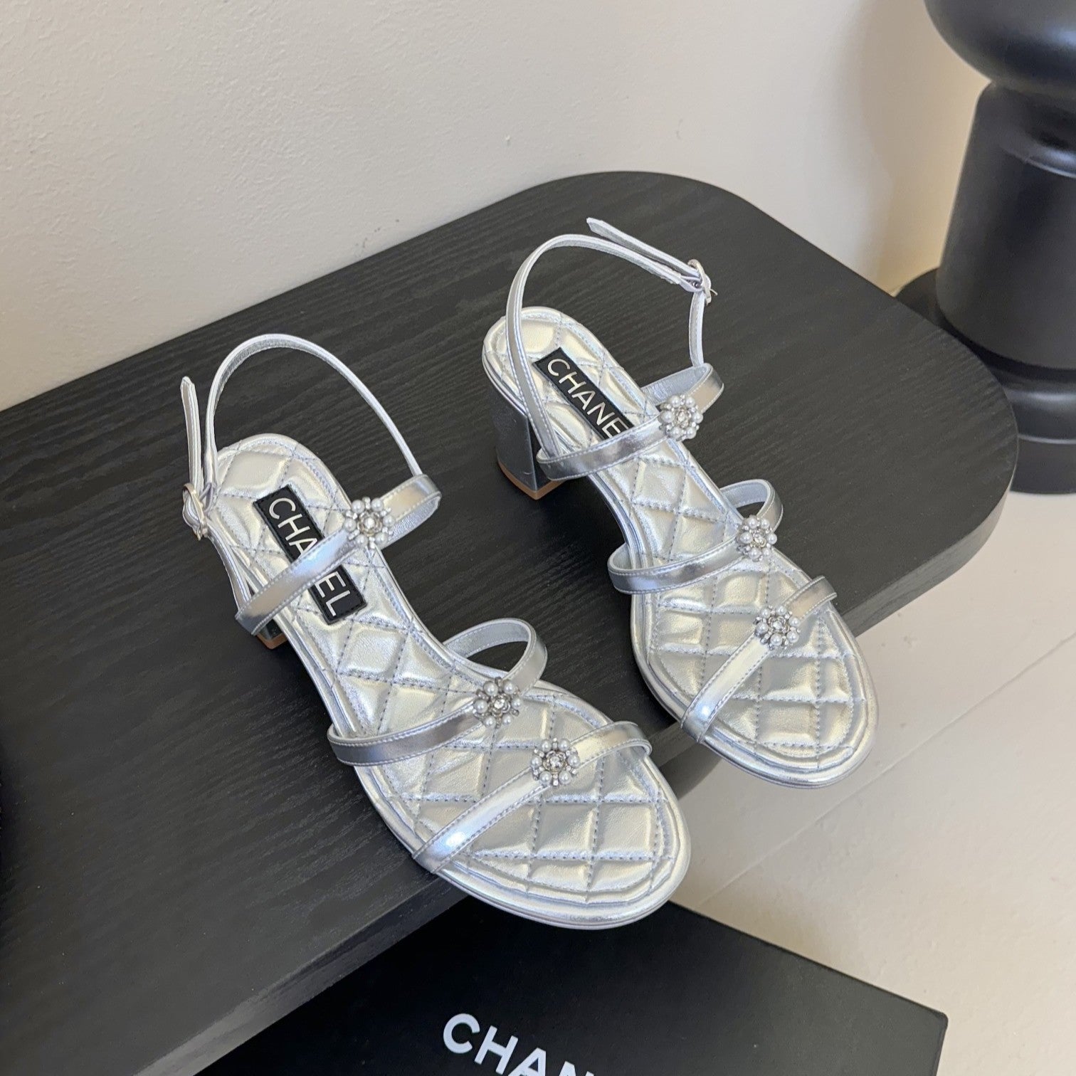 zCHANE.L 25SS 3 Flowers Heel Sandals 60mm Silver Metallic Sheepskin 351432