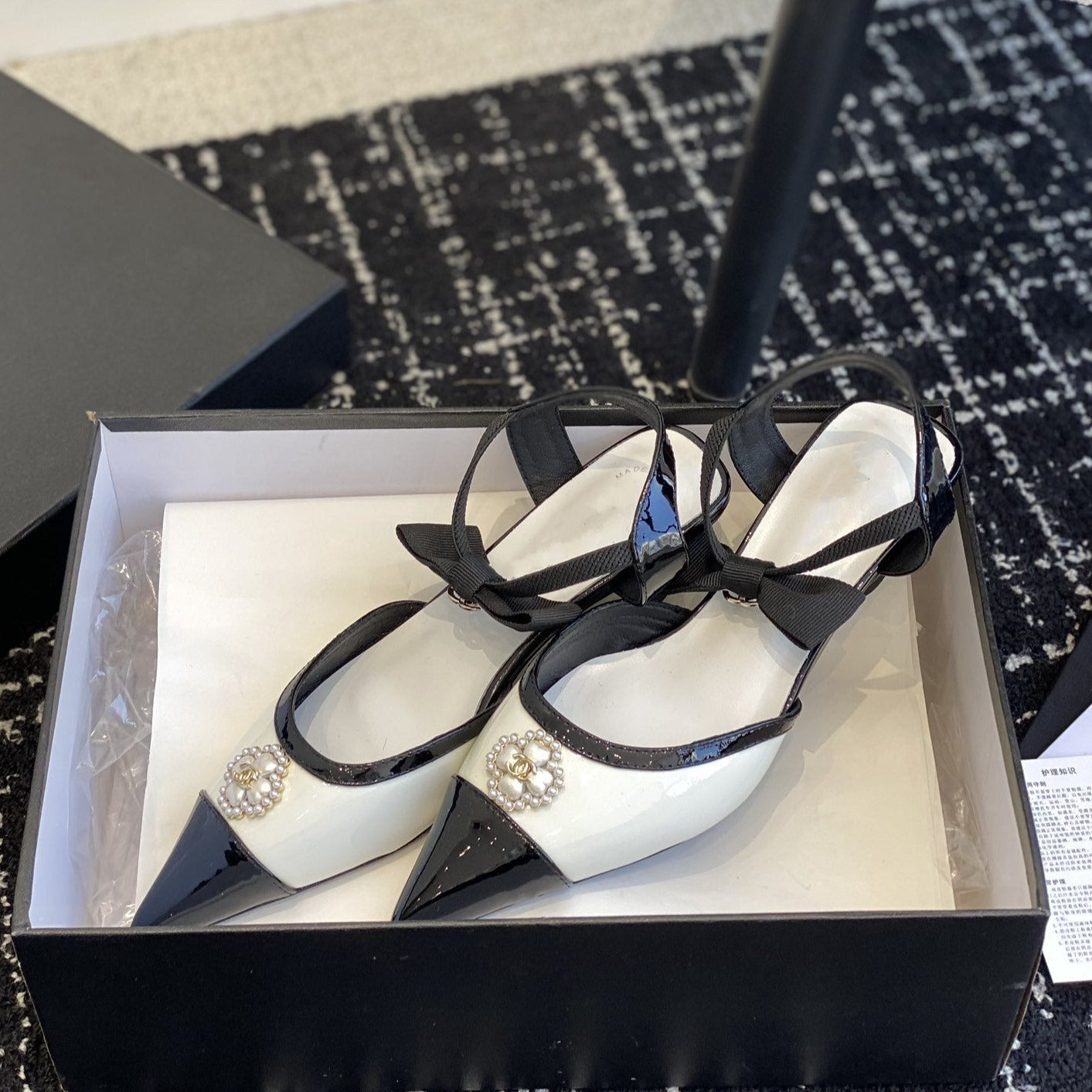 zCHANE.L Slingbacks 45 White Black Patent Calfskin