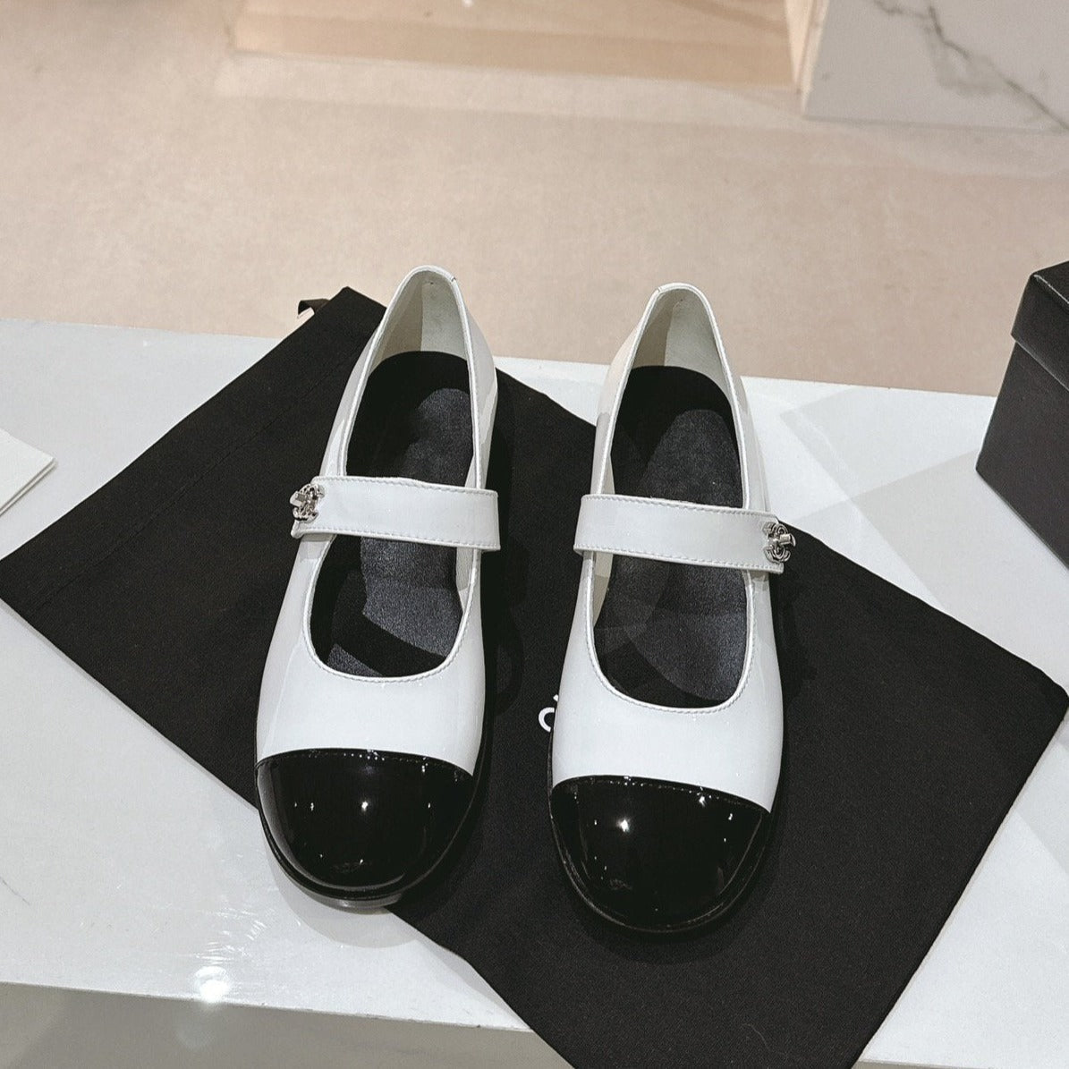 zCHANE.L Mary Jane Flat White Black Patent Calfskin