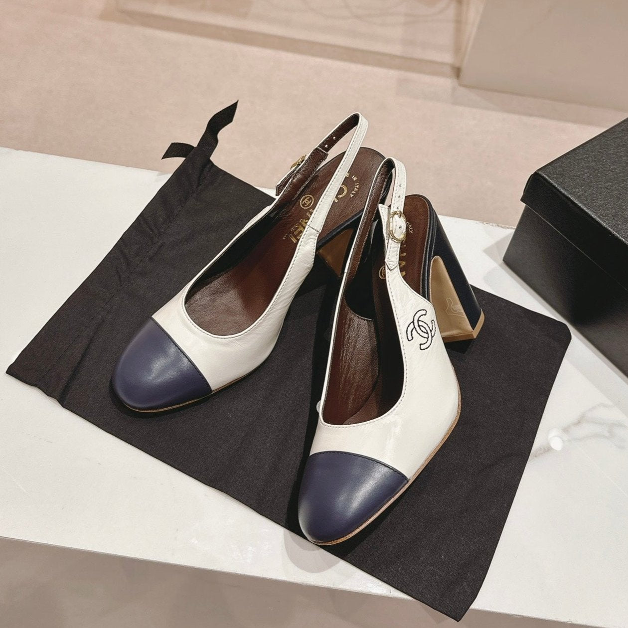 zCHANE.L Cc 24P Slingbacks 95Mm White Black Lambskin