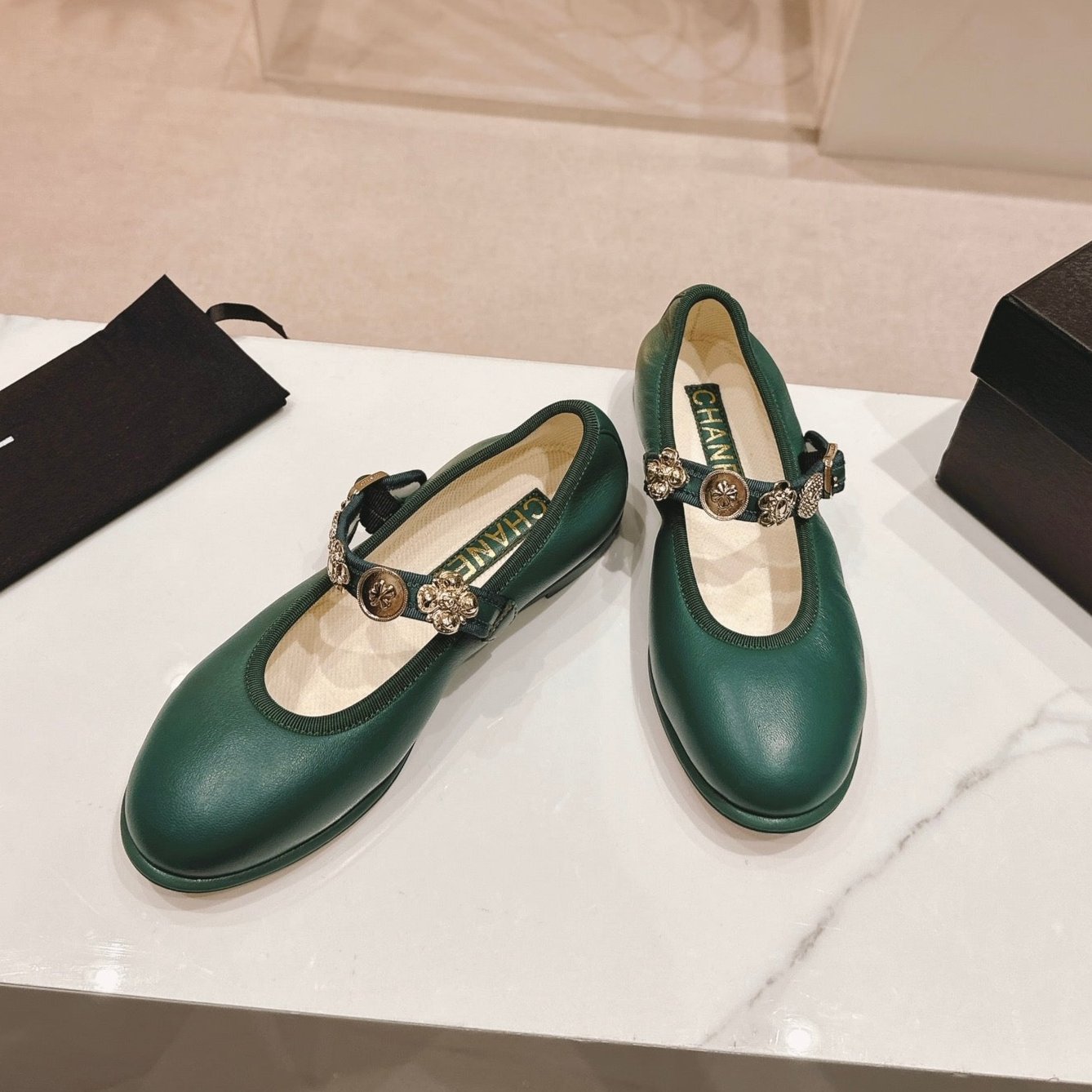 zCHANE.L Cc Mary Janes Green Calfskin Light Gold Metalic