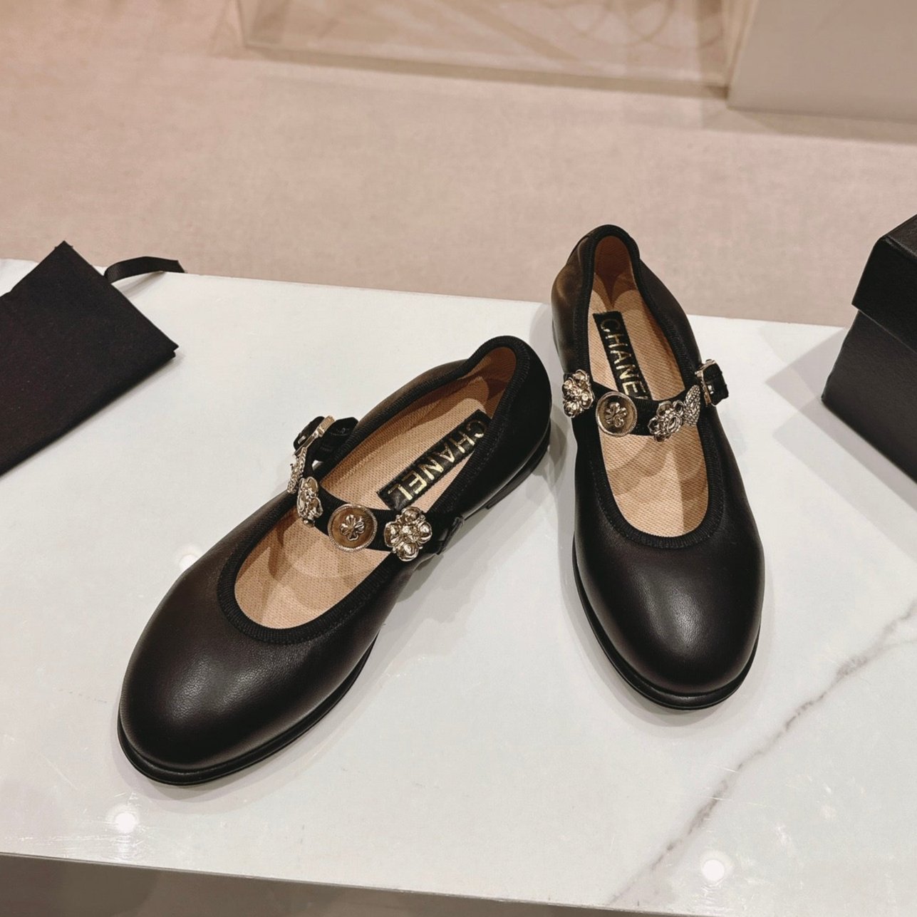 zCHANE.L Cc Mary Janes Black Calfskin Light Gold Metalic