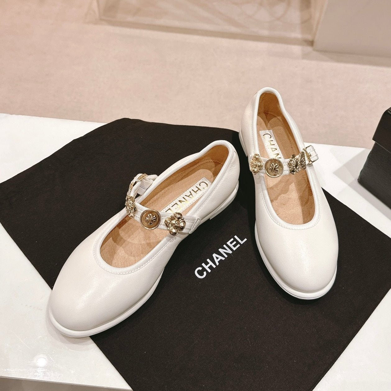 zCHANE.L Cc Mary Janes Cream Calfskin Light Gold Metalic