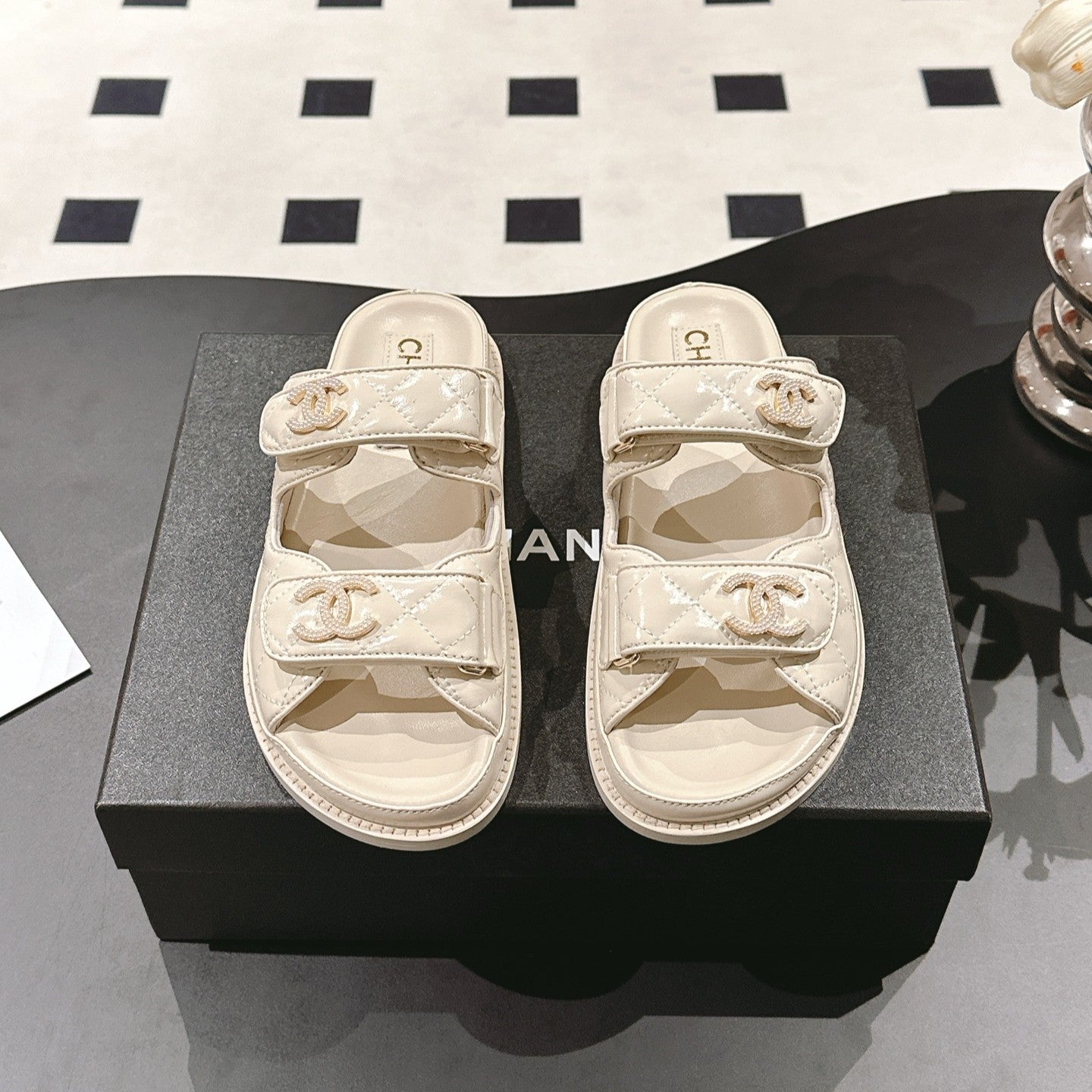 zCHANE.L 25p logo with pearl mule sandal cream leather 237577