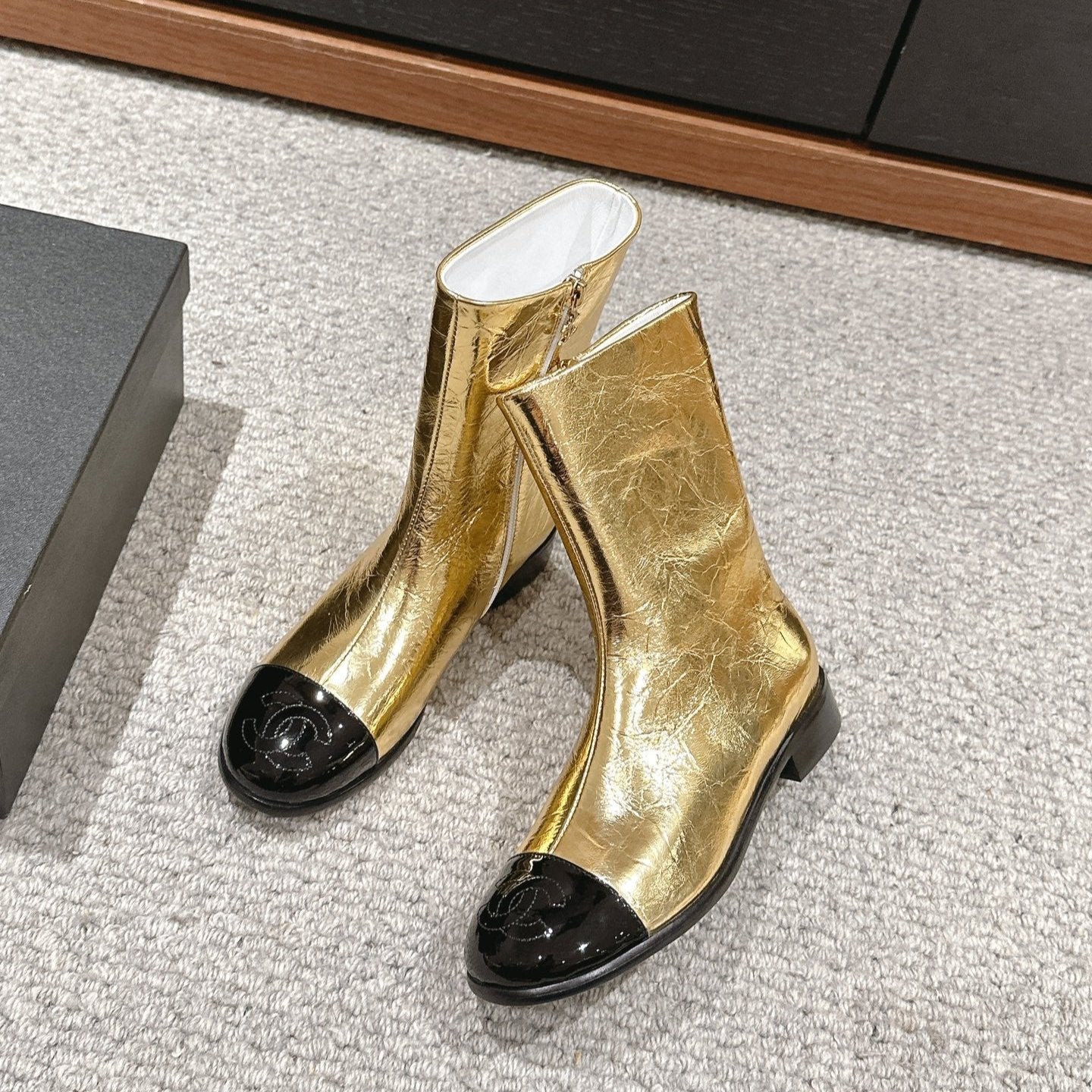 zCHANE.L Cc Short Boot Gold Metalic Lambskin Black Patent Calfskin