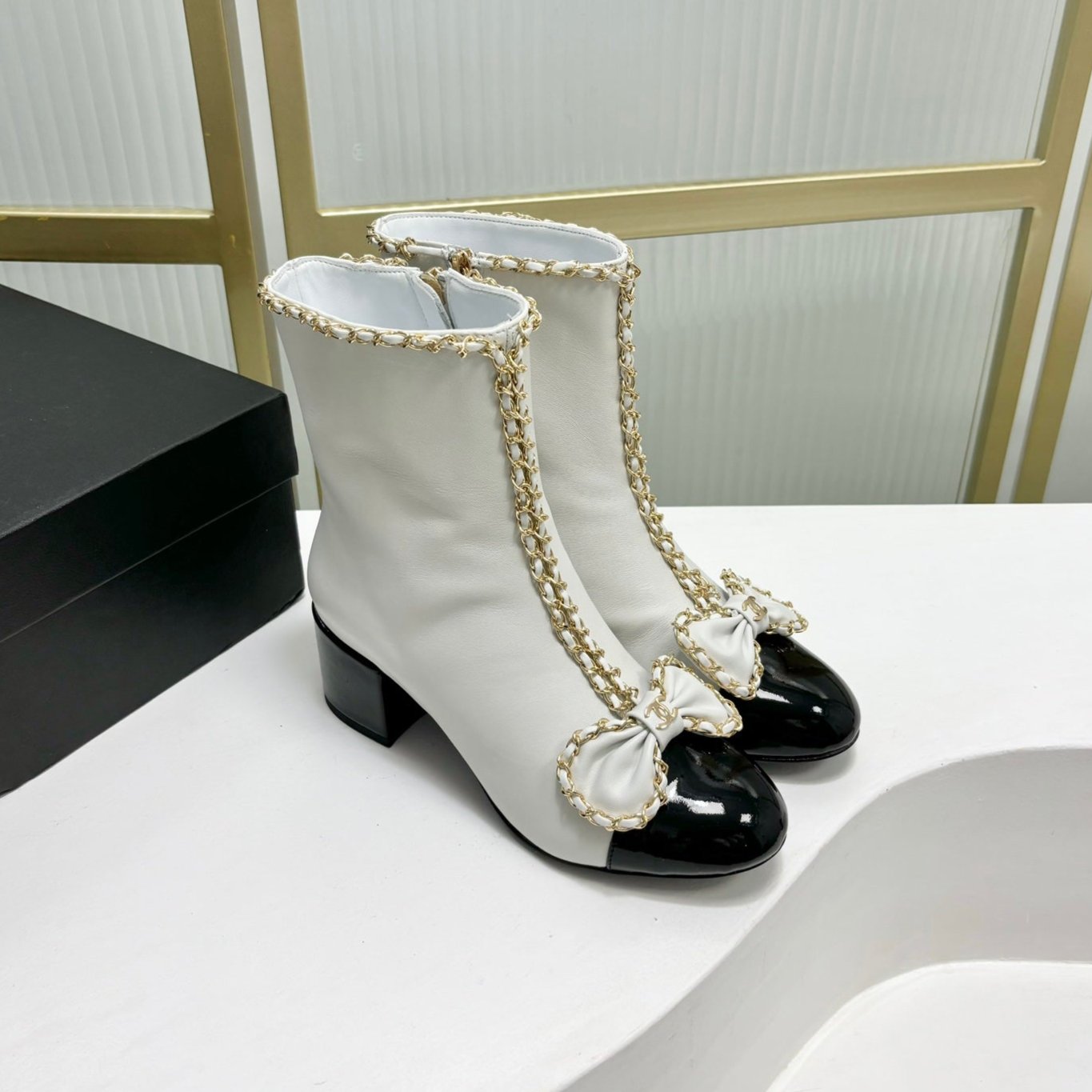 zCHANE.L Cc Ankle Boot 65 White Calfskin Black Patent Calfksin Leather Strap