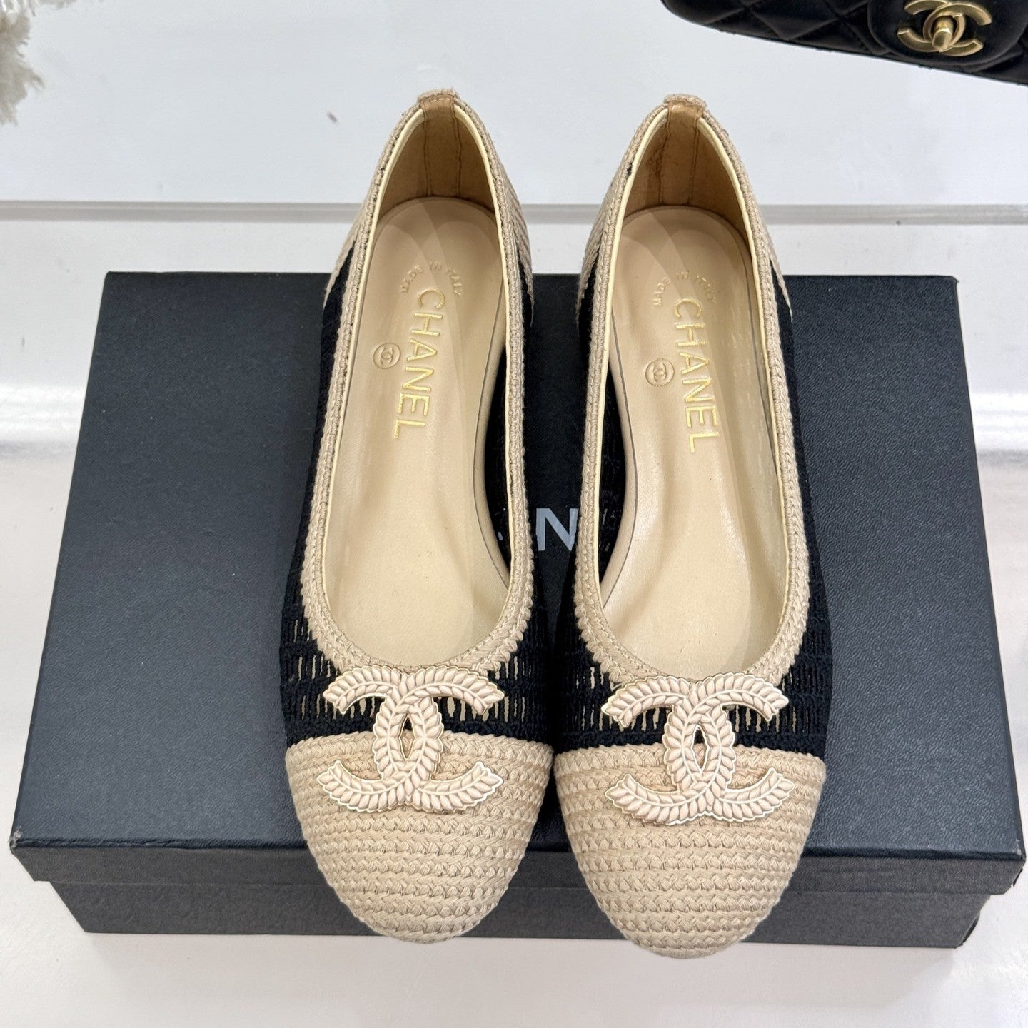 zCHANE.L 25P Hollow Double C Ballet Flats 15Mm Beige Black Raffia 265640