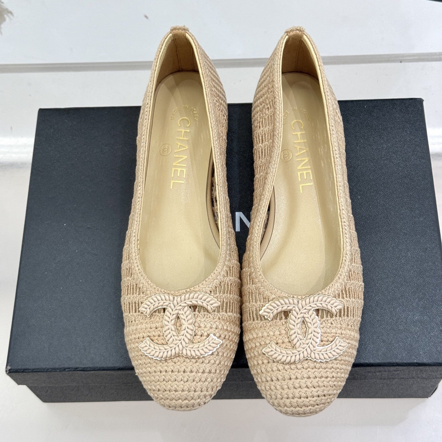 zCHANE.L 25P Hollow Double C Ballet Flats 15Mm Beige Raffia 265642