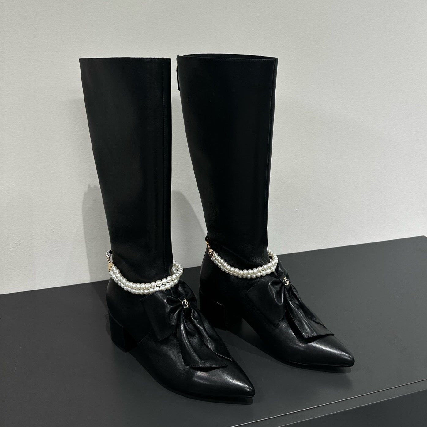 zCHANE.L Cc High Boots Black Bow Tie Cowhide