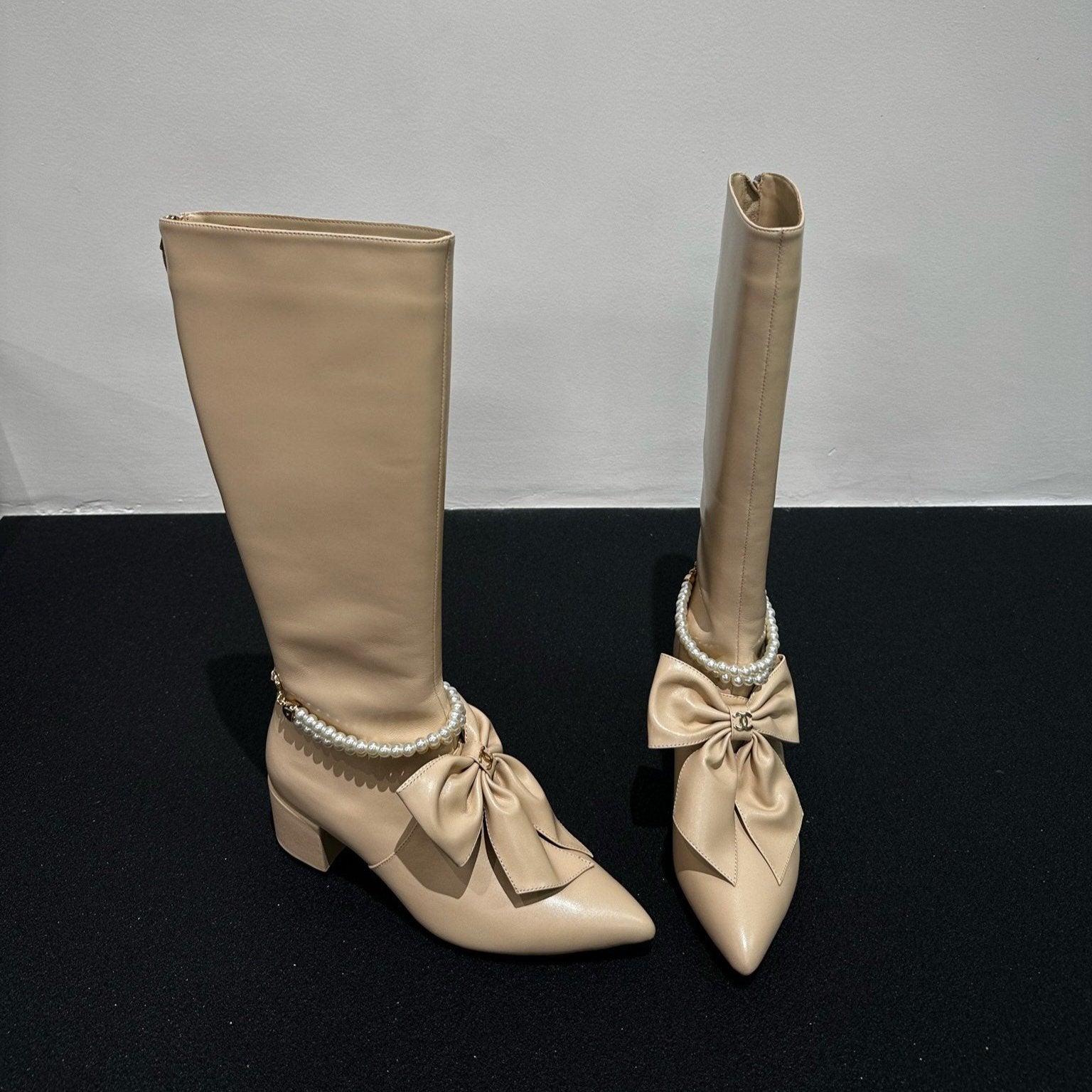 zCHANE.L Cc High Boots Beige Bow Tie Cowhide