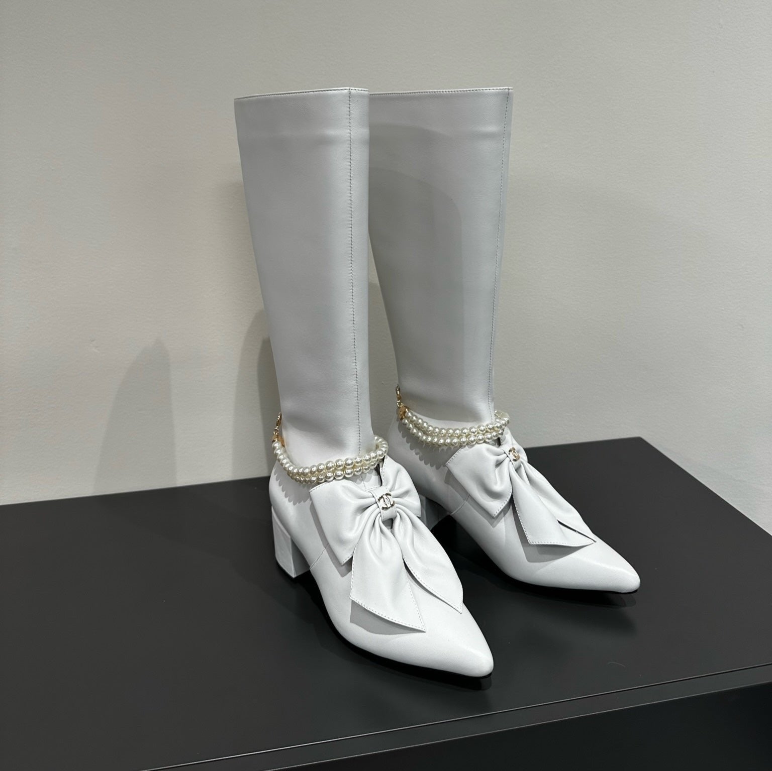zCHANE.L Cc High Boots White Bow Tie Cowhide