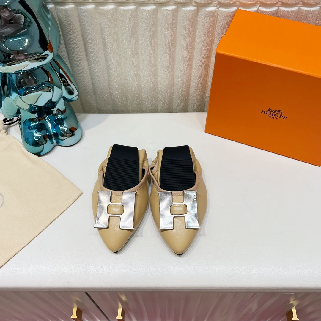 zHERME.S Buckle Balllet Flat Beige Calfskin