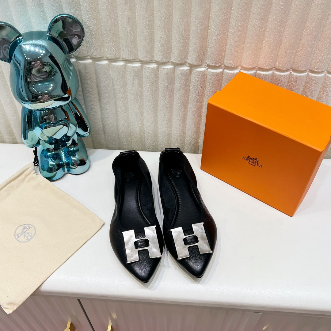 zHERME.S Buckle Balllet Flat Black Calfskin