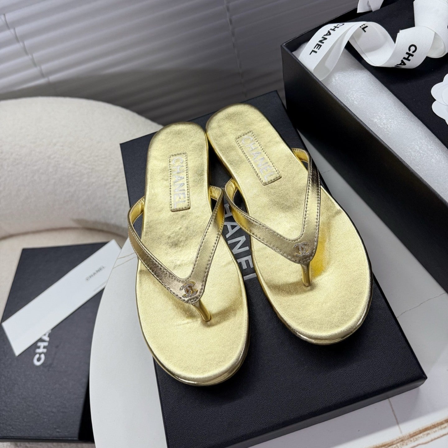 zCHANE.L 25SS Thong Sandals Double C Rhinestone Gold Sheepskin 352432