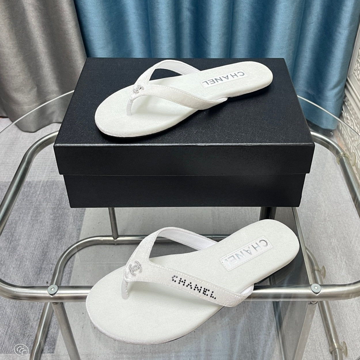 zCHANE.L 25 Thong Sandal White Violet Diamond