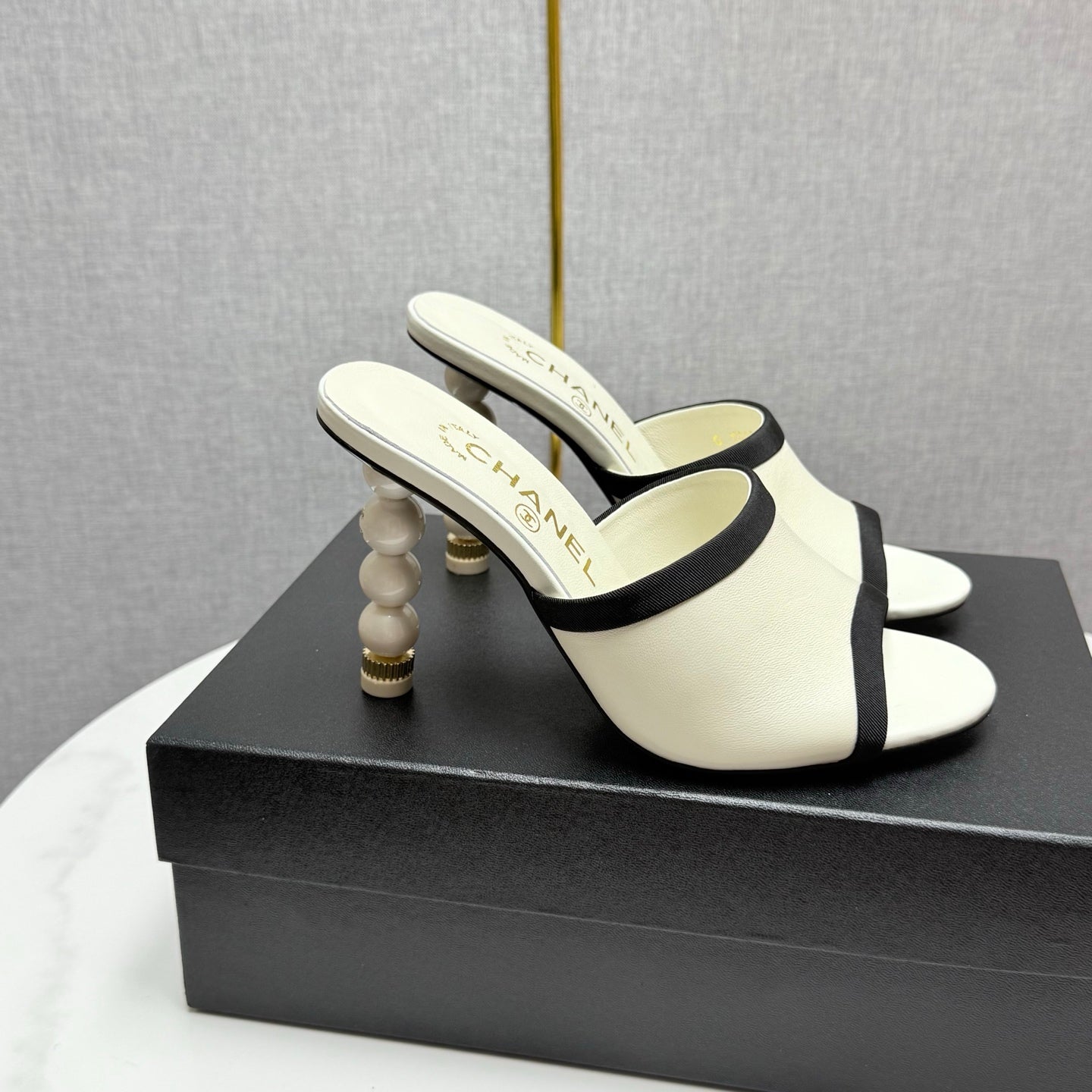 zCHANE.L 25 High Heel Slippers 85mn White Black Sheepskin 368789