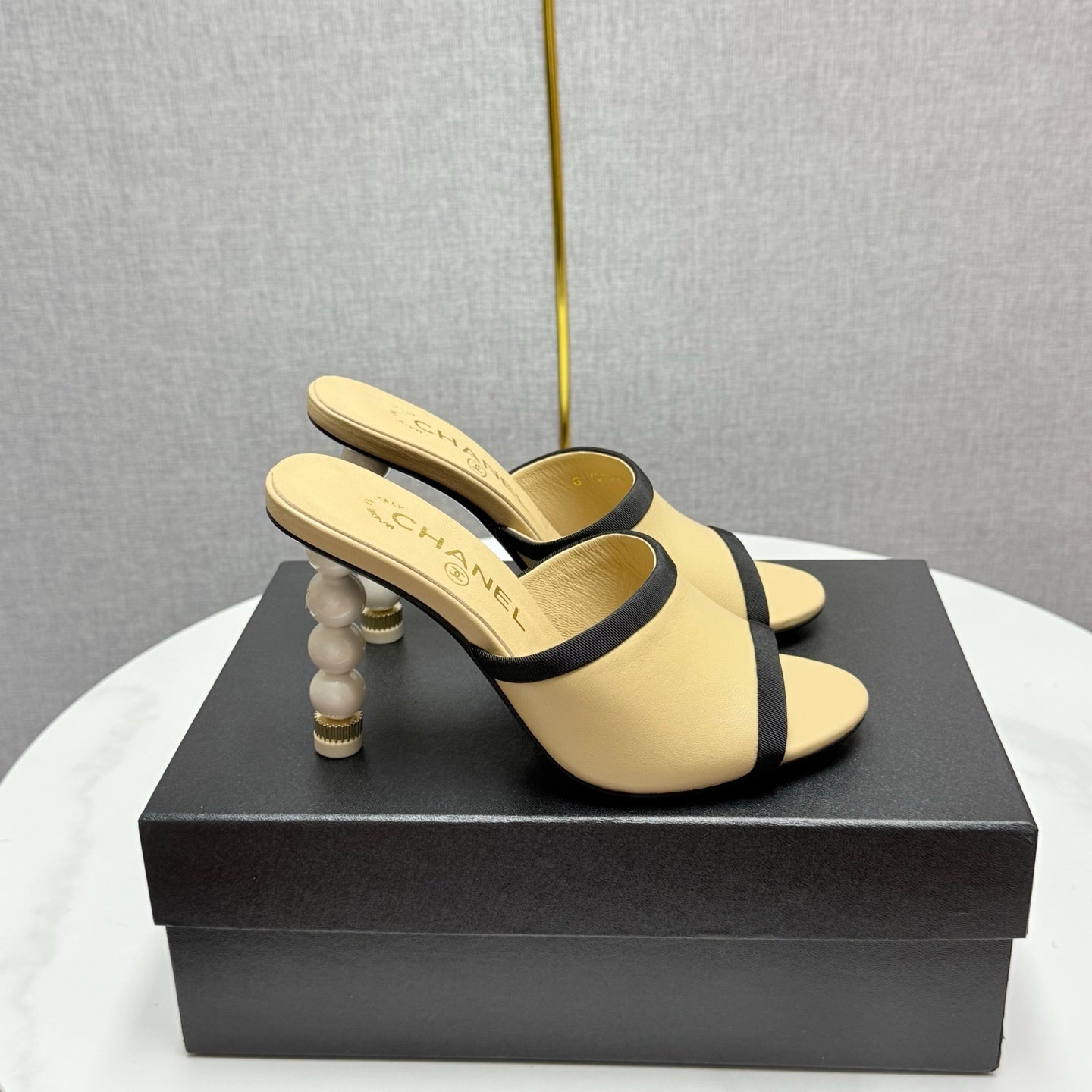 zCHANE.L 25 High Heel Slippers 85mn Beige Black Sheepskin 368791