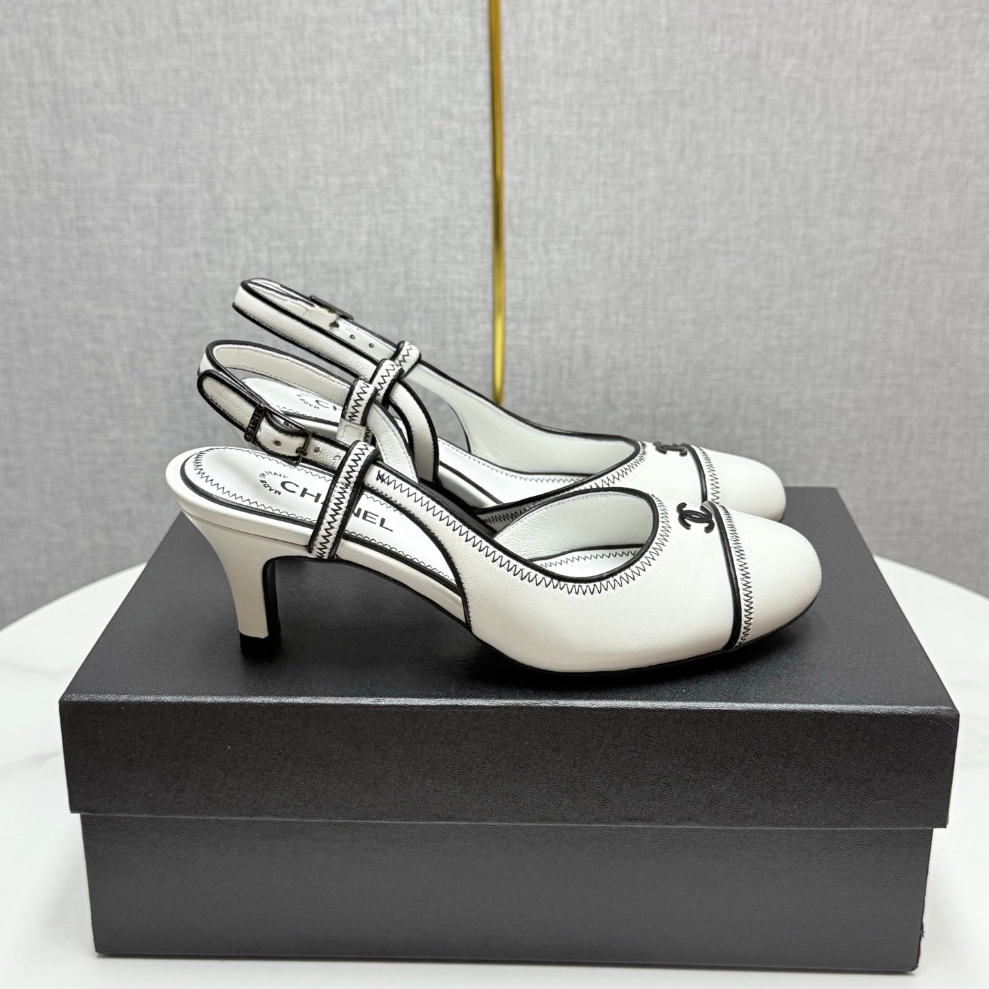zCHANE.L Cc 25 Slingback 50Mm White Black Sheepskin 368796