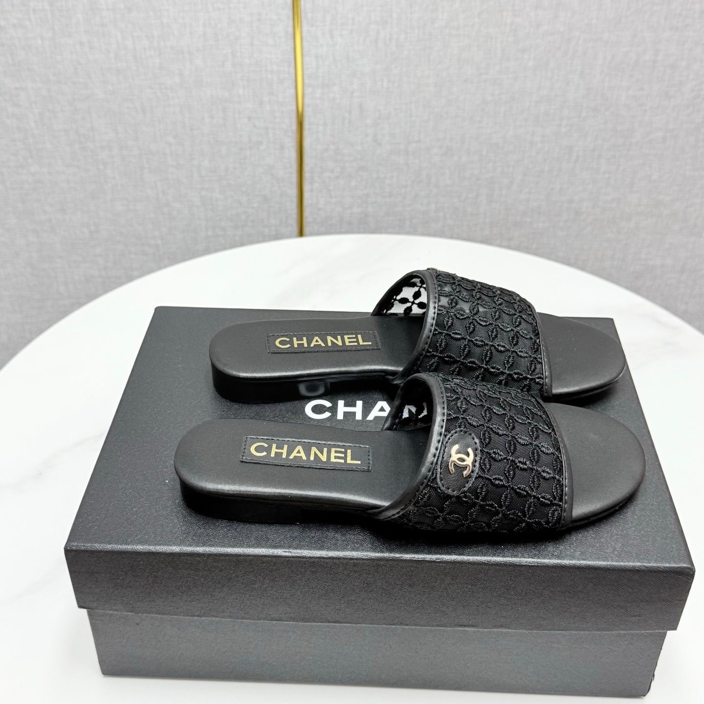 zCHANE.L 25 Flat Mule Sandals Black Mesh And Sheepskin 368806