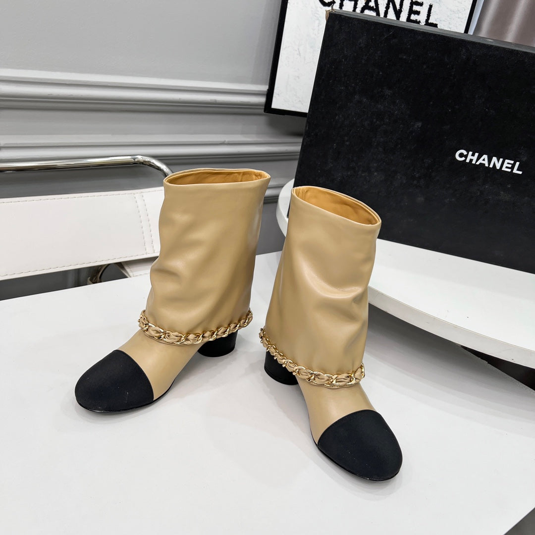 zCHANE.L Cc 25 Short Boots With Chain 55Mm Beige Cowhide Black Grosgrain 374027