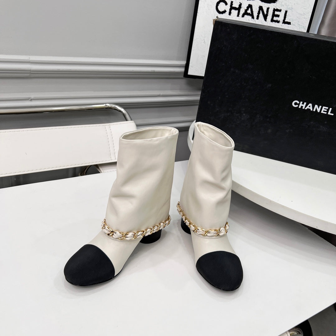 zCHANE.L Cc 25 Short Boots With Chain 55Mm White Cowhide Black Grosgrain 374028