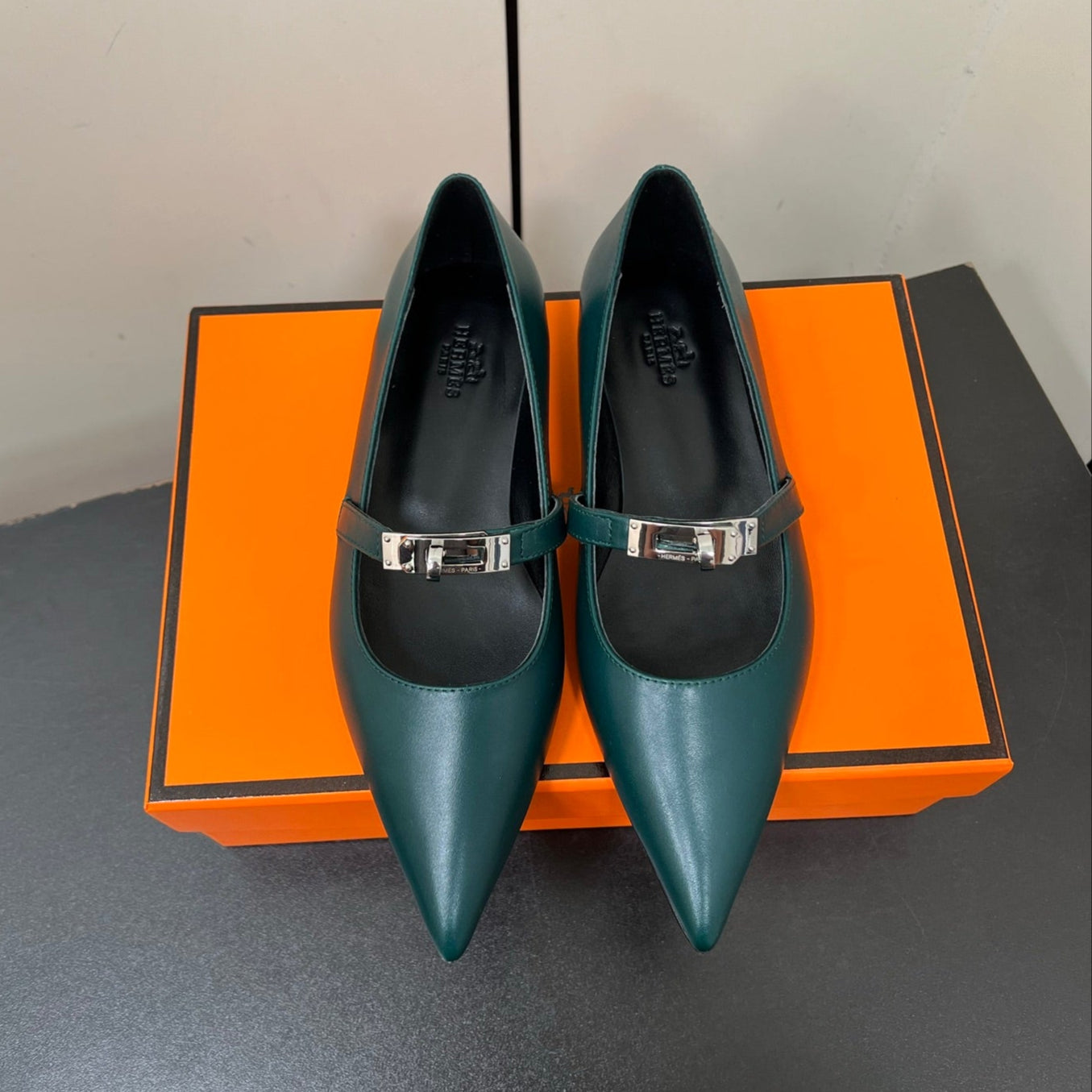 zHERME.S 25C Kelly Ballet Flat Castleton Green Calfskin 210294