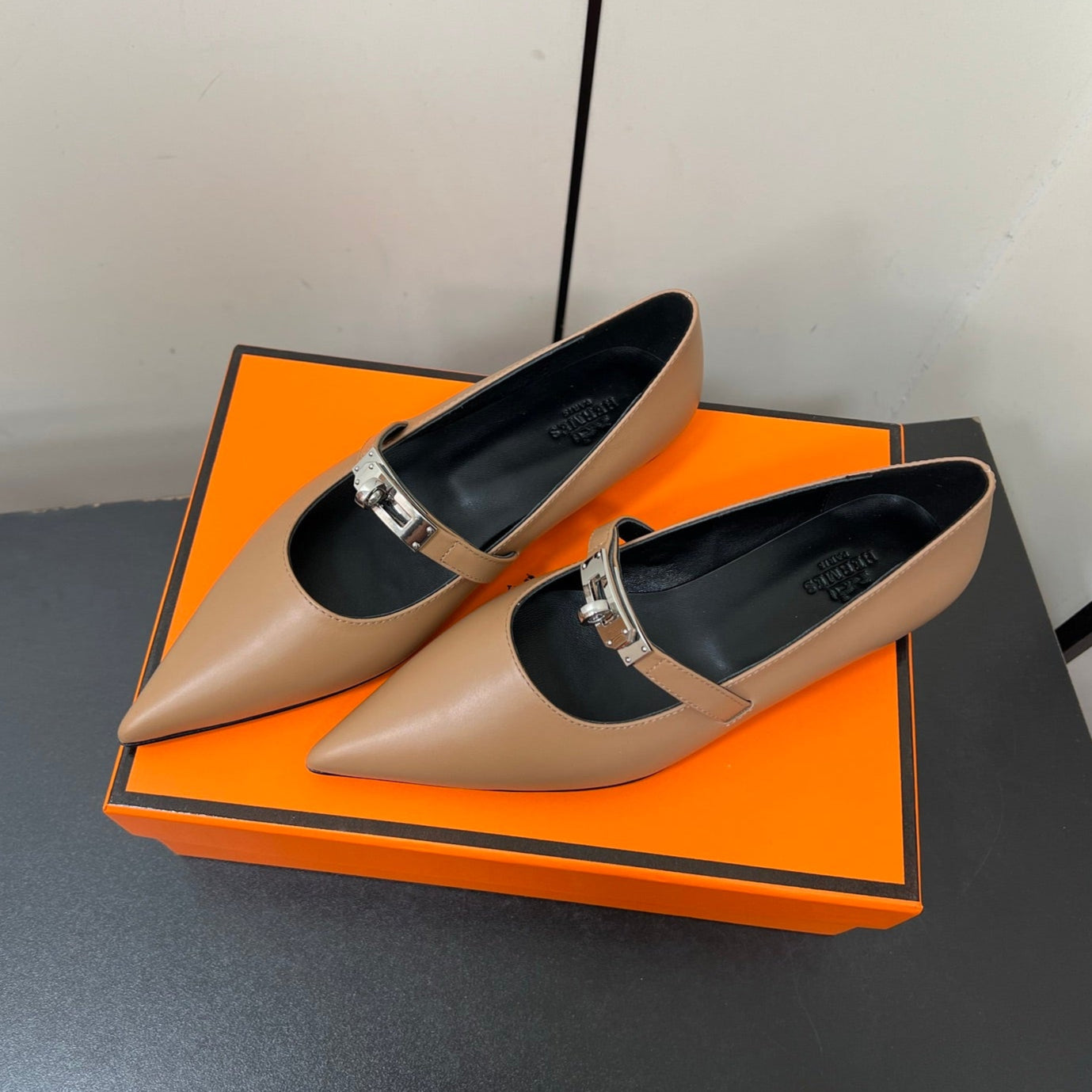 zHERME.S 25C Kelly Ballet Flat Ash Brown Calfskin 210298