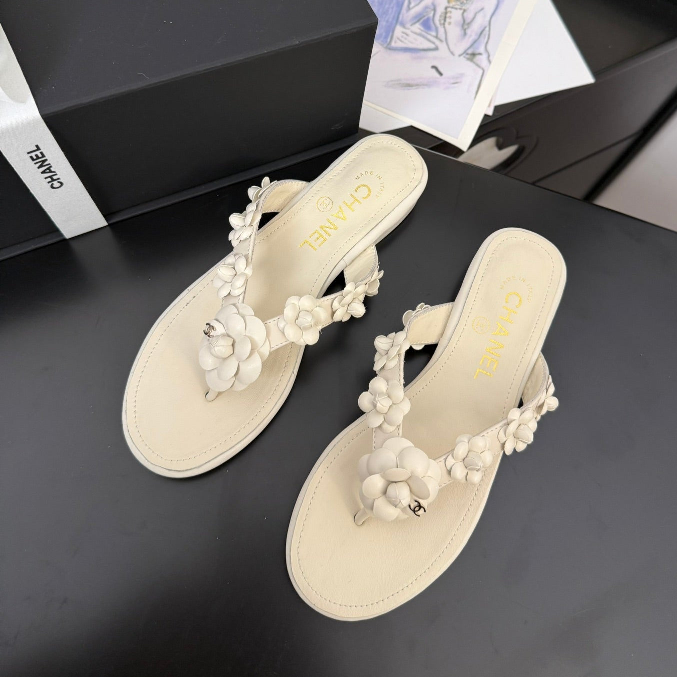 zCHANE.L 25 Flower Thong Slippers White Cowhide 233415