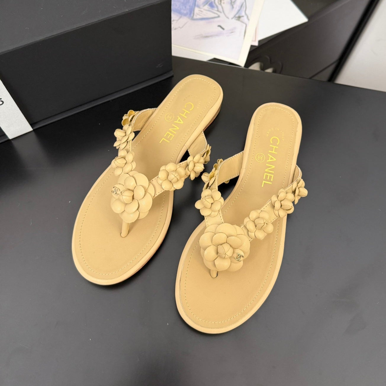 zCHANE.L 25 Flower Thong Slippers Beige Cowhide 233417