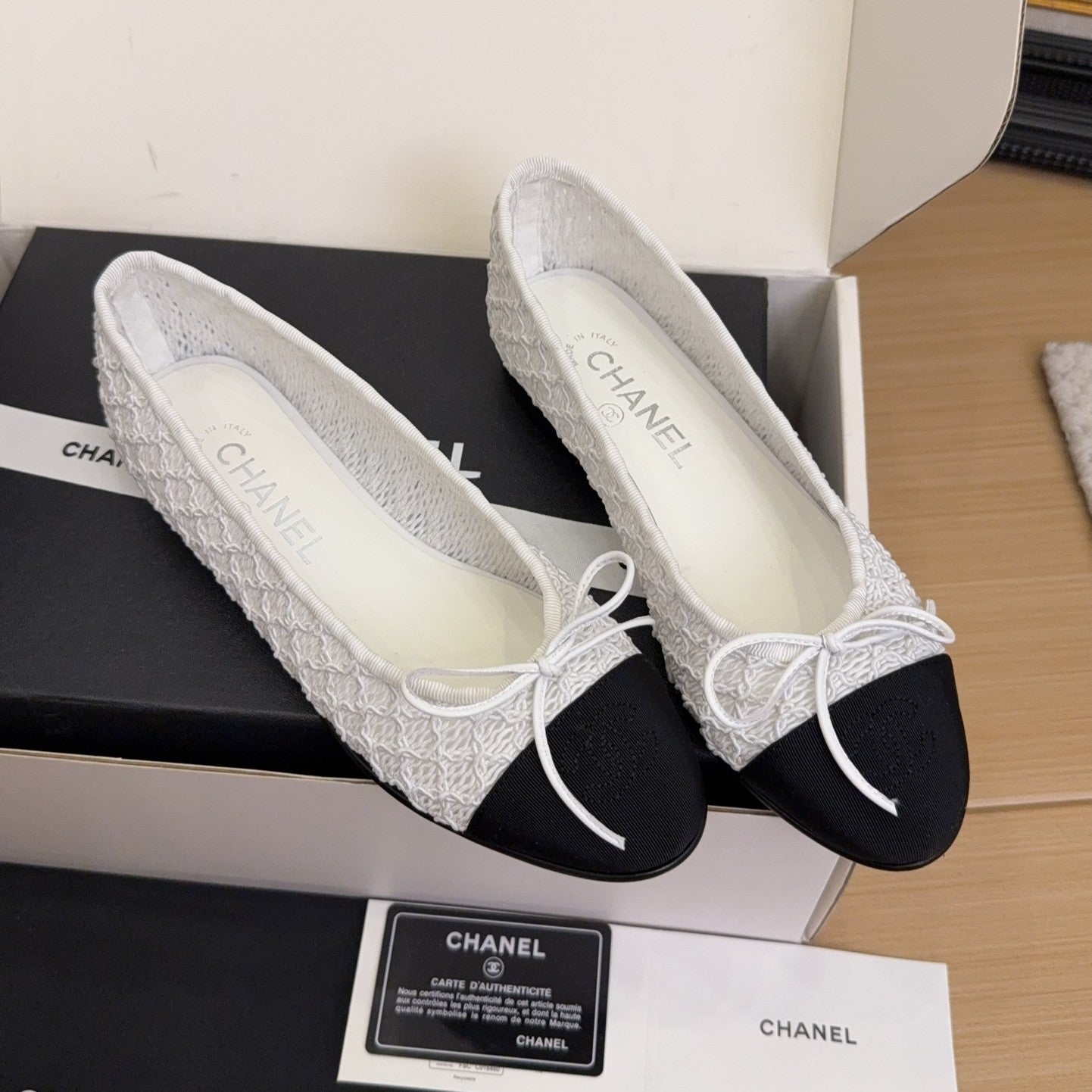 zCHANE.L 25 Ballet Flats White Mesh Fabric Black Grosgrain 277707