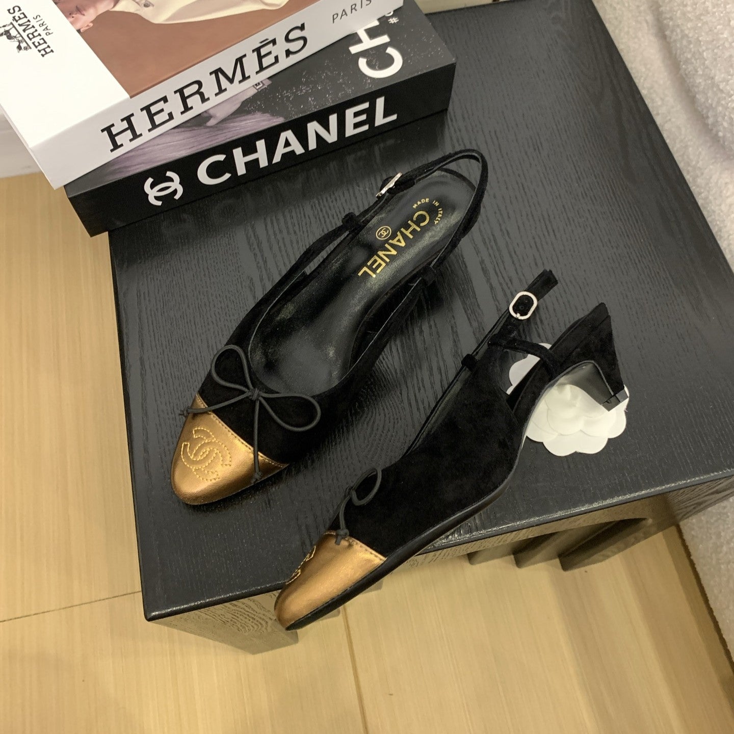 zCHANE.L Cc 25 Slingbacks 45 Bow With Black Suede Mix Gold Sheepskin 277676