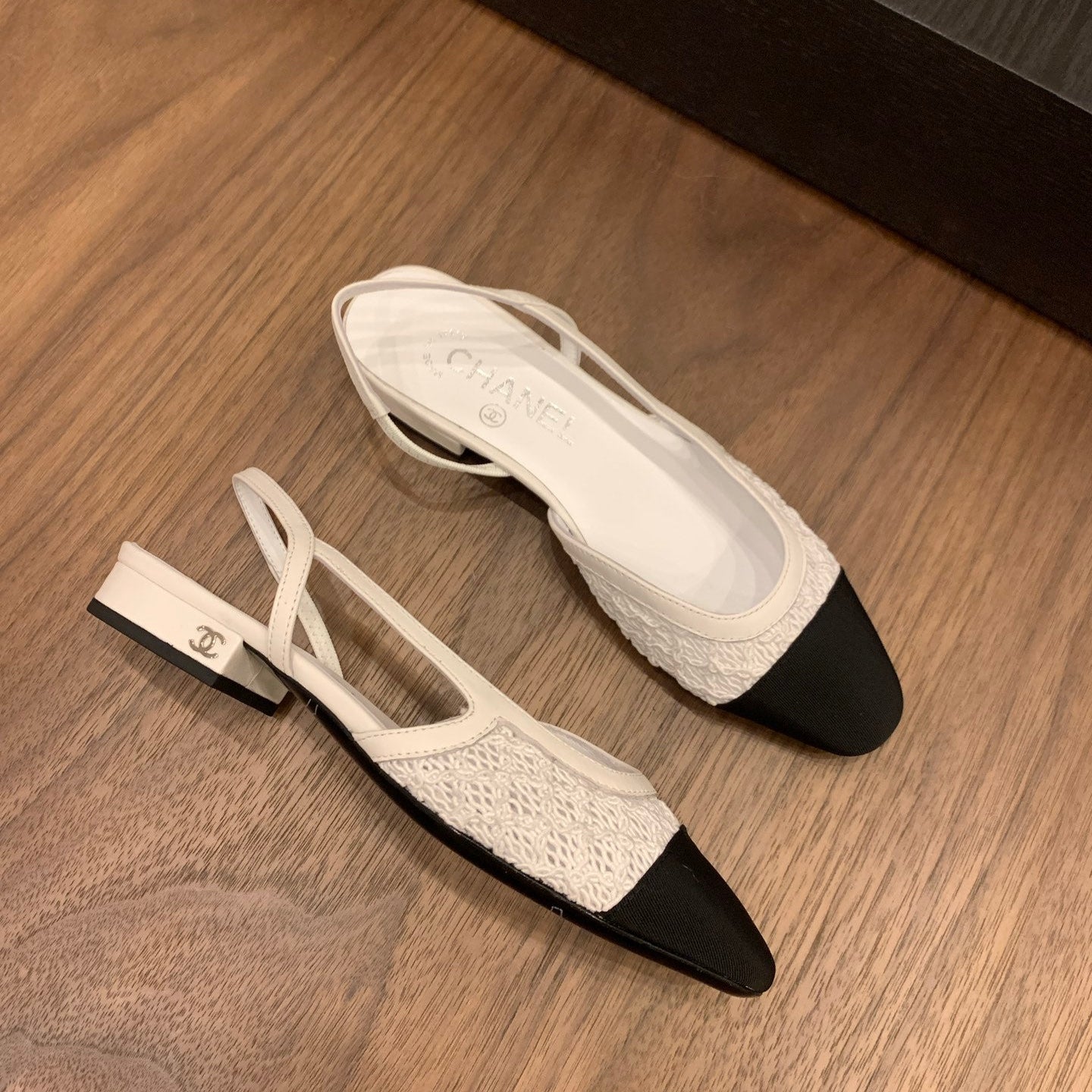 zCHANE.L Cc 25 Slingback Flat White Fabric Grosgrain