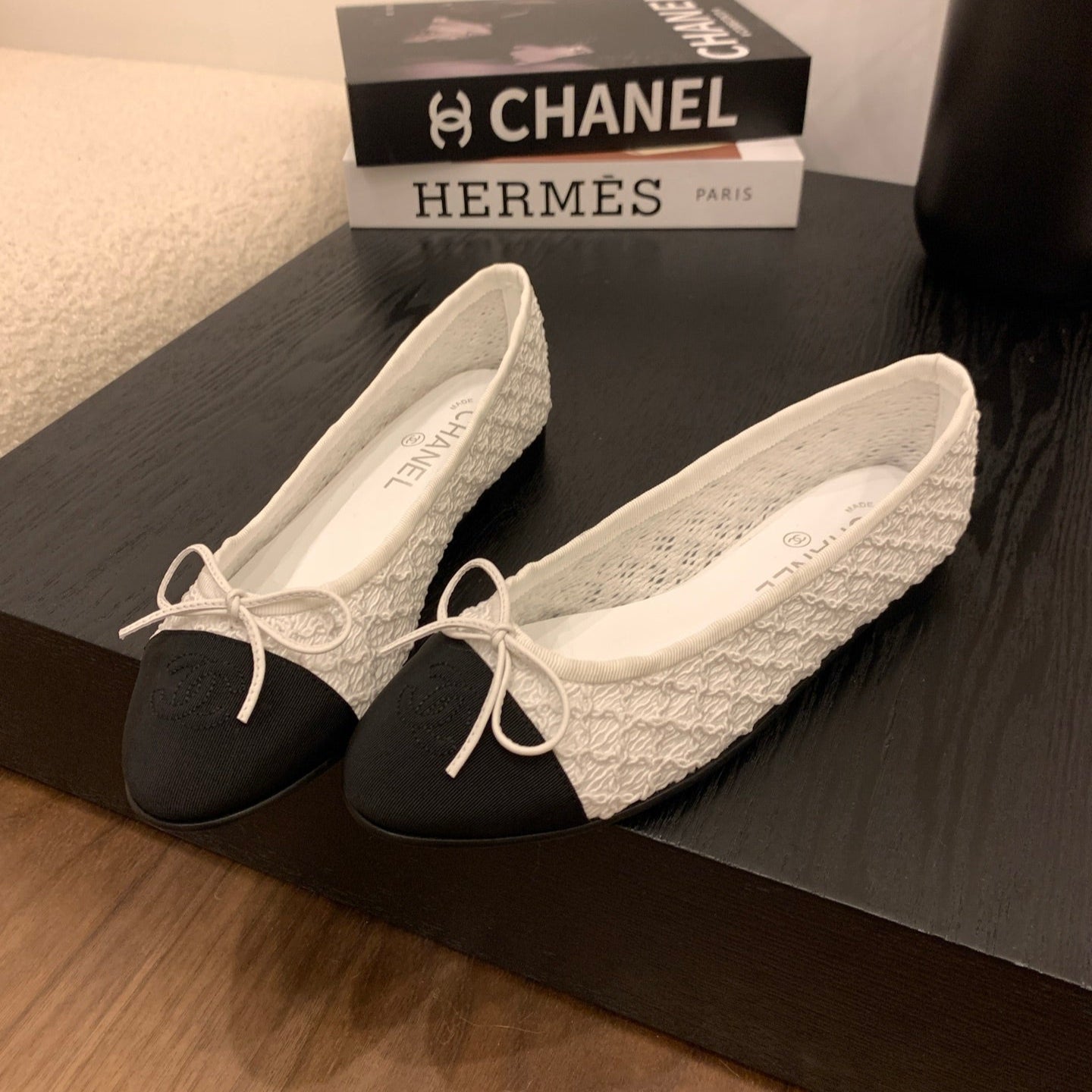 zCHANE.L 25 Ballet Flat White Fabric Black Grosgrain