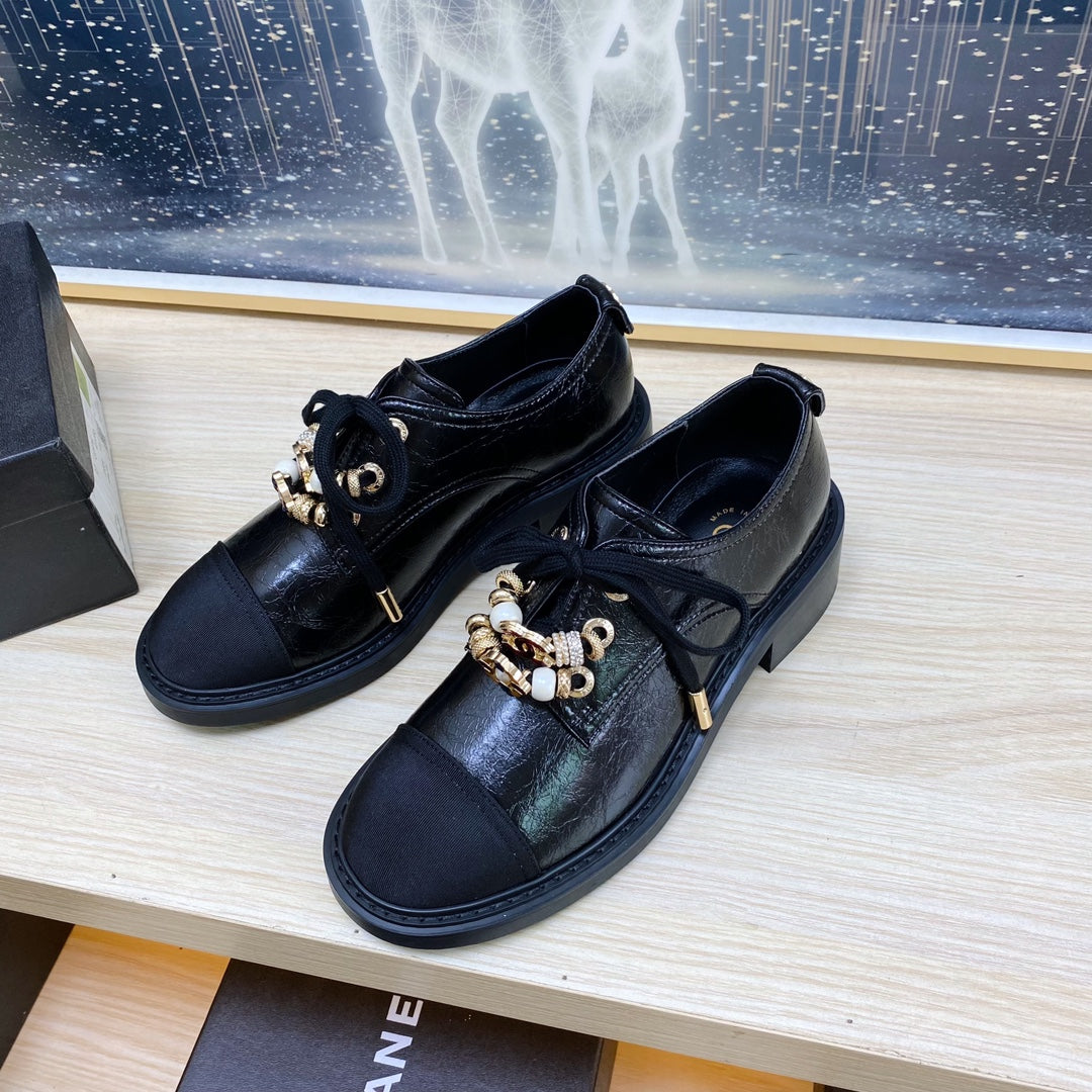 zCHANE.L Combat Oxford Shoes In Black Wrinkled Calfskin And Grosgrain With Faux Pearl