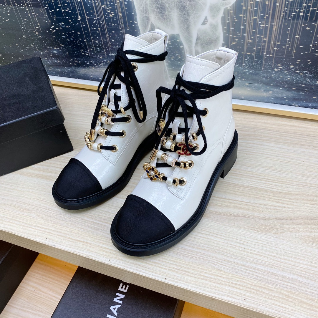zCHANE.L Cc Combat Boots In White Wrinkled Calfskin And Black Grosgrain With Faux Pearl