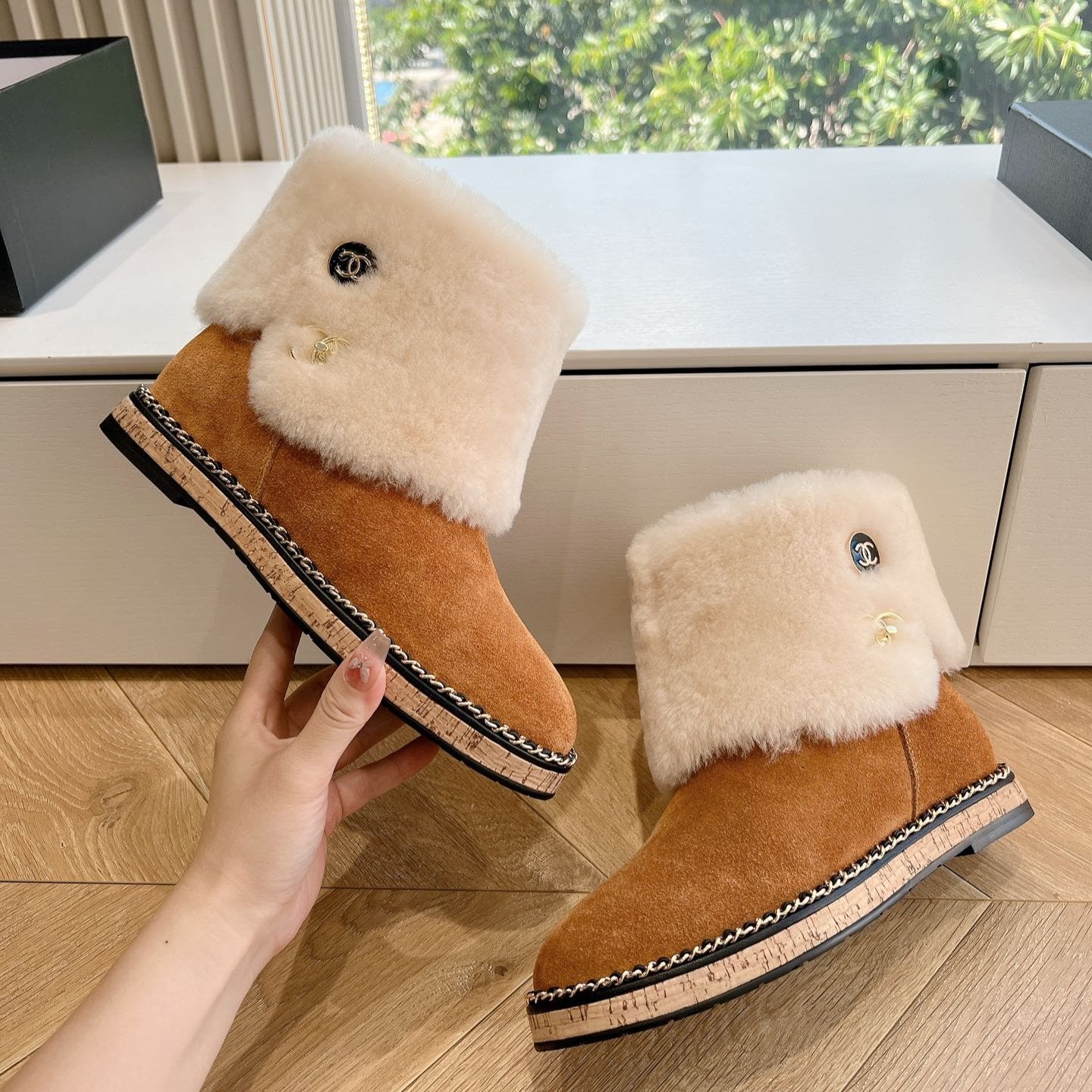 zCHANE.L Cc Flat Ankle Boots Yellow Brown With Chain Suede And Fleece