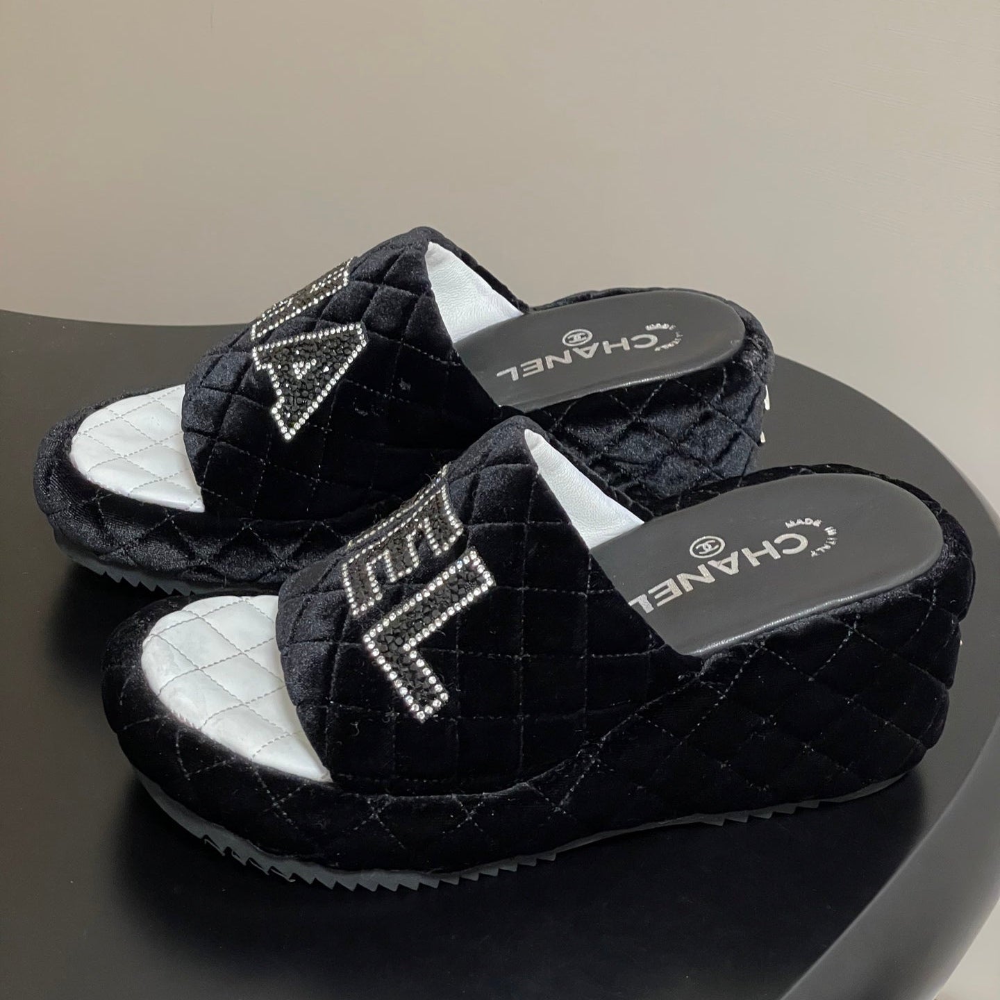 zCHANE.L 25 Platform Slippers Black Velvet Sheepskin 334240