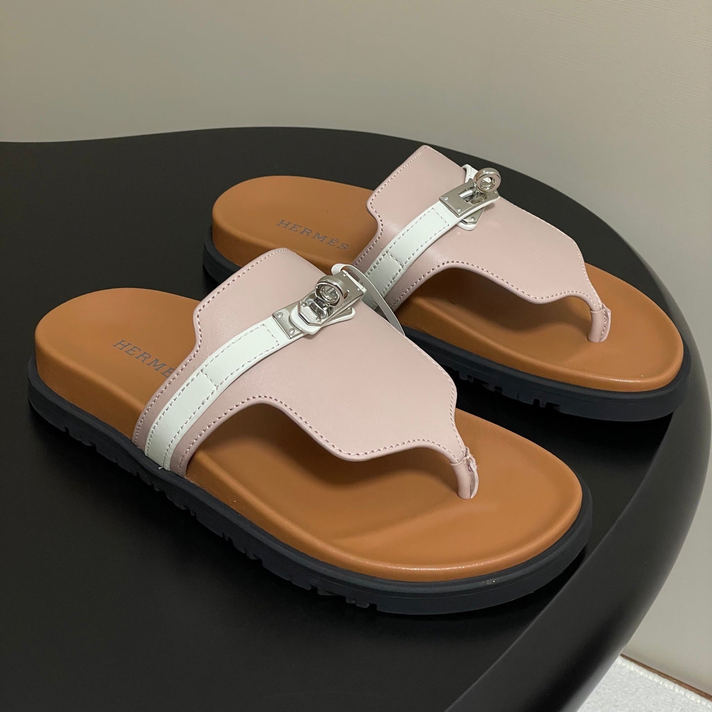 zHERME.S Empire Sandal Brown Pink Cowhide 377541