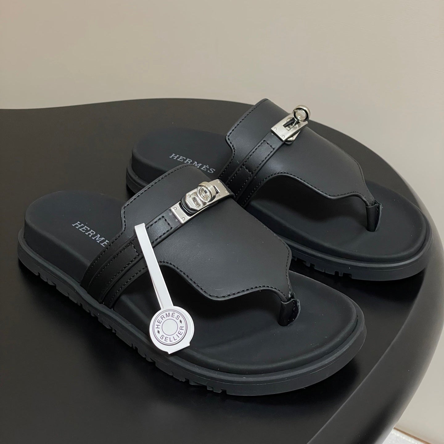 zHERME.S Empire Sandal Black Cowhide 377543