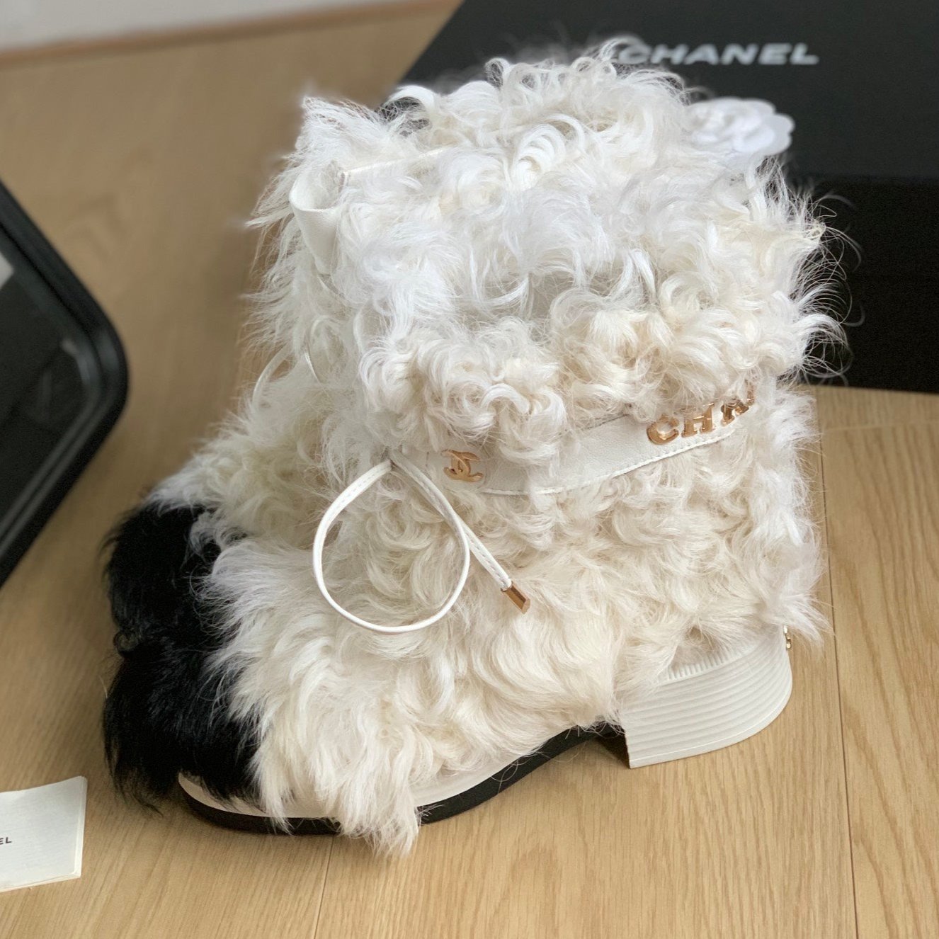 zCHANE.L Cc Ankle Boots In White Mix Black Wool Fur