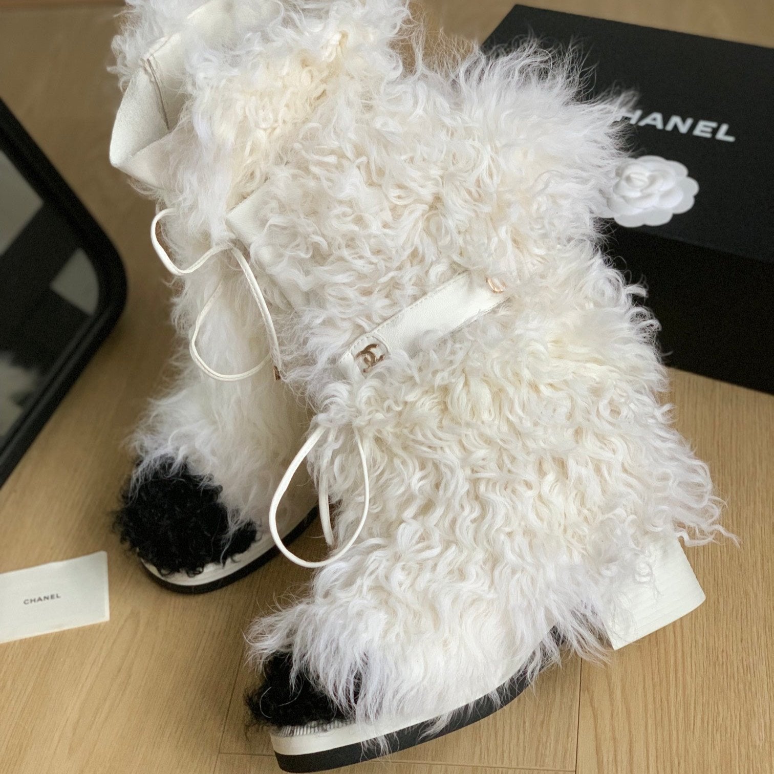 zCHANE.L Cc Ankle High Boots In White Mix Black Wool Fur